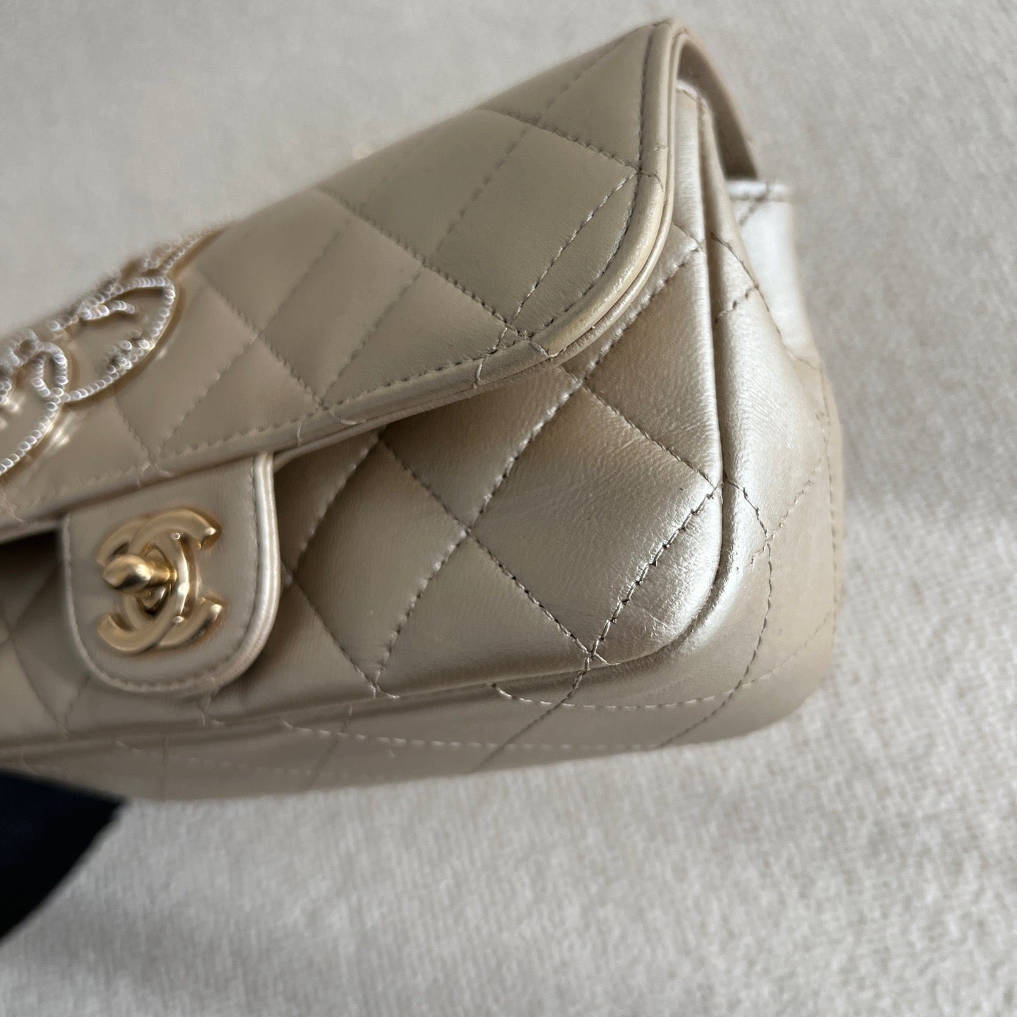 Chanel - Classic Flap - Leather - Gold - (mini)