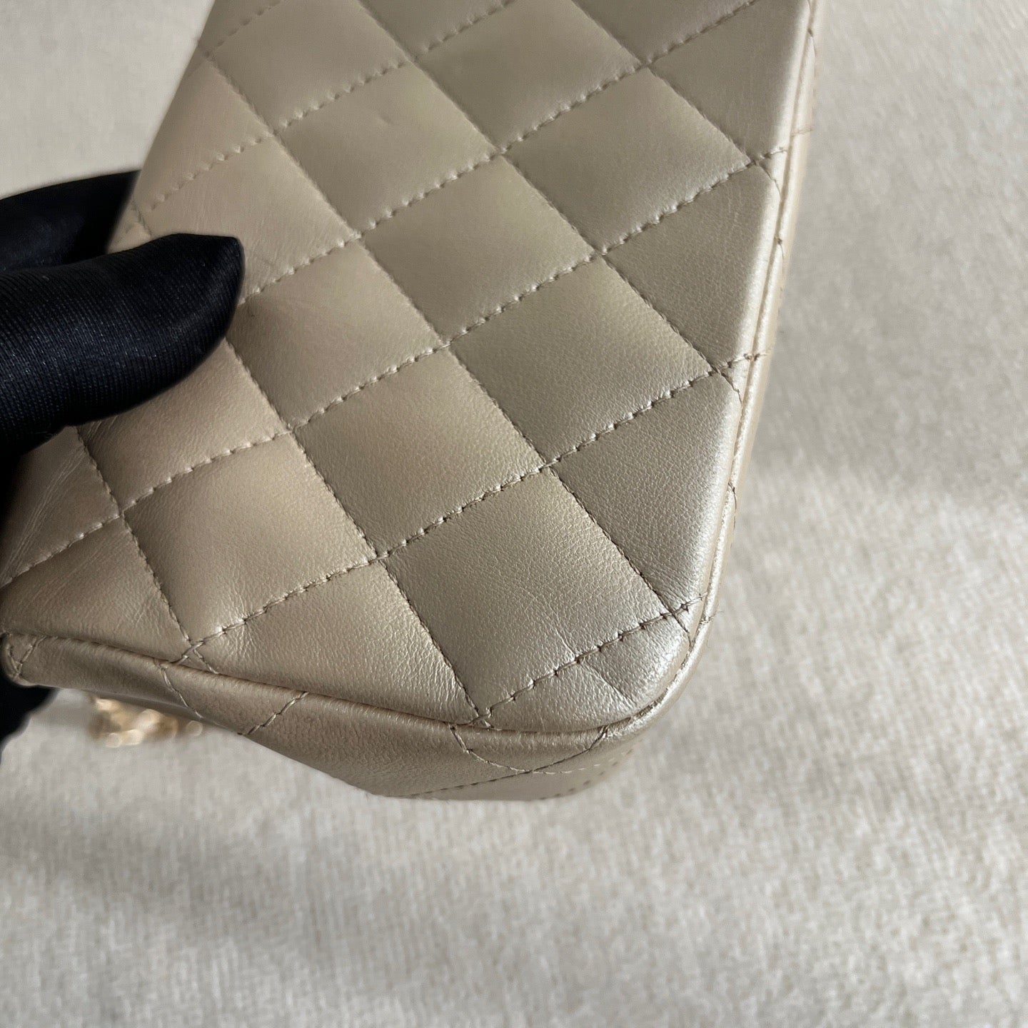 Chanel - Classic Flap - Leather - Gold - (mini)