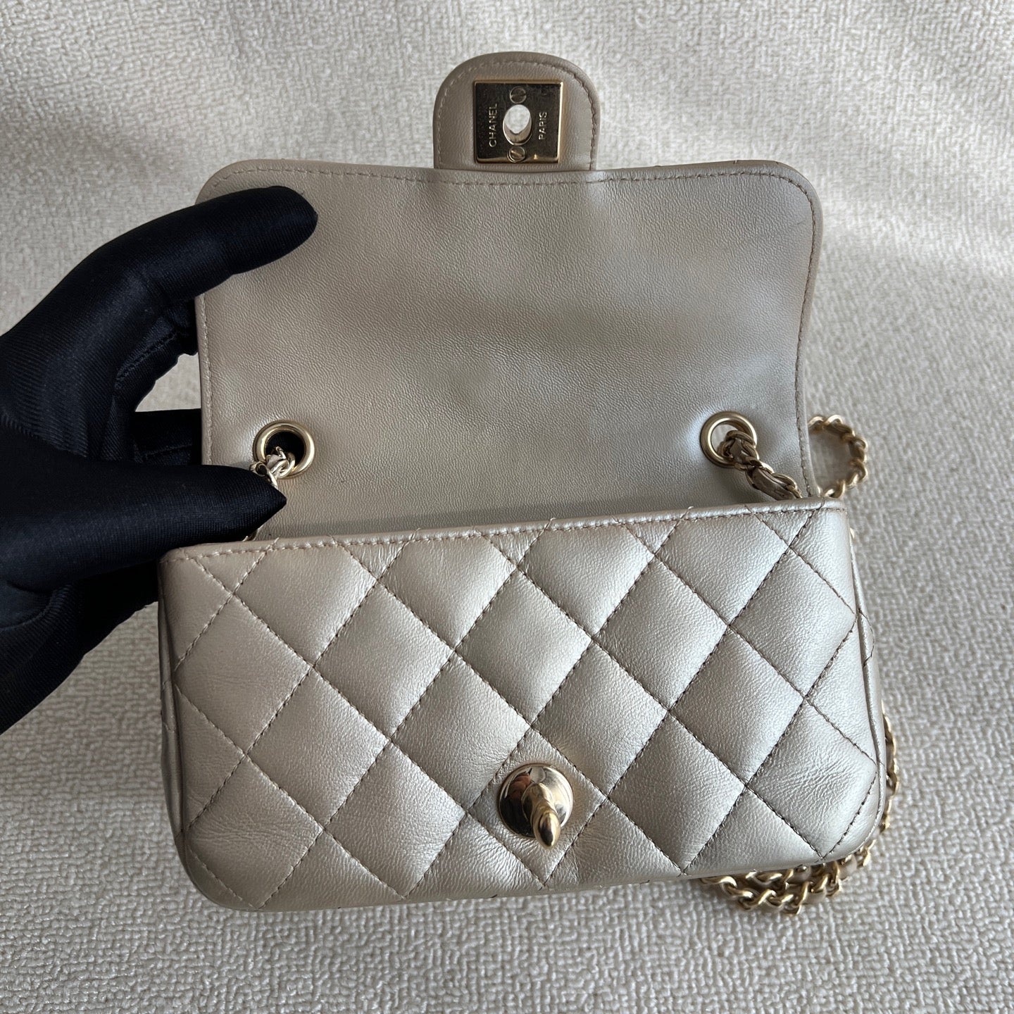 Chanel - Classic Flap - Leather - Gold - (mini)