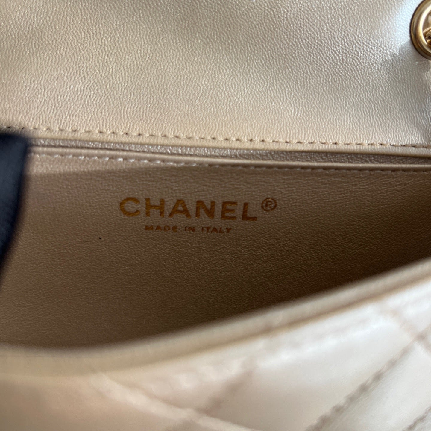 Chanel - Classic Flap - Leather - Gold - (mini)