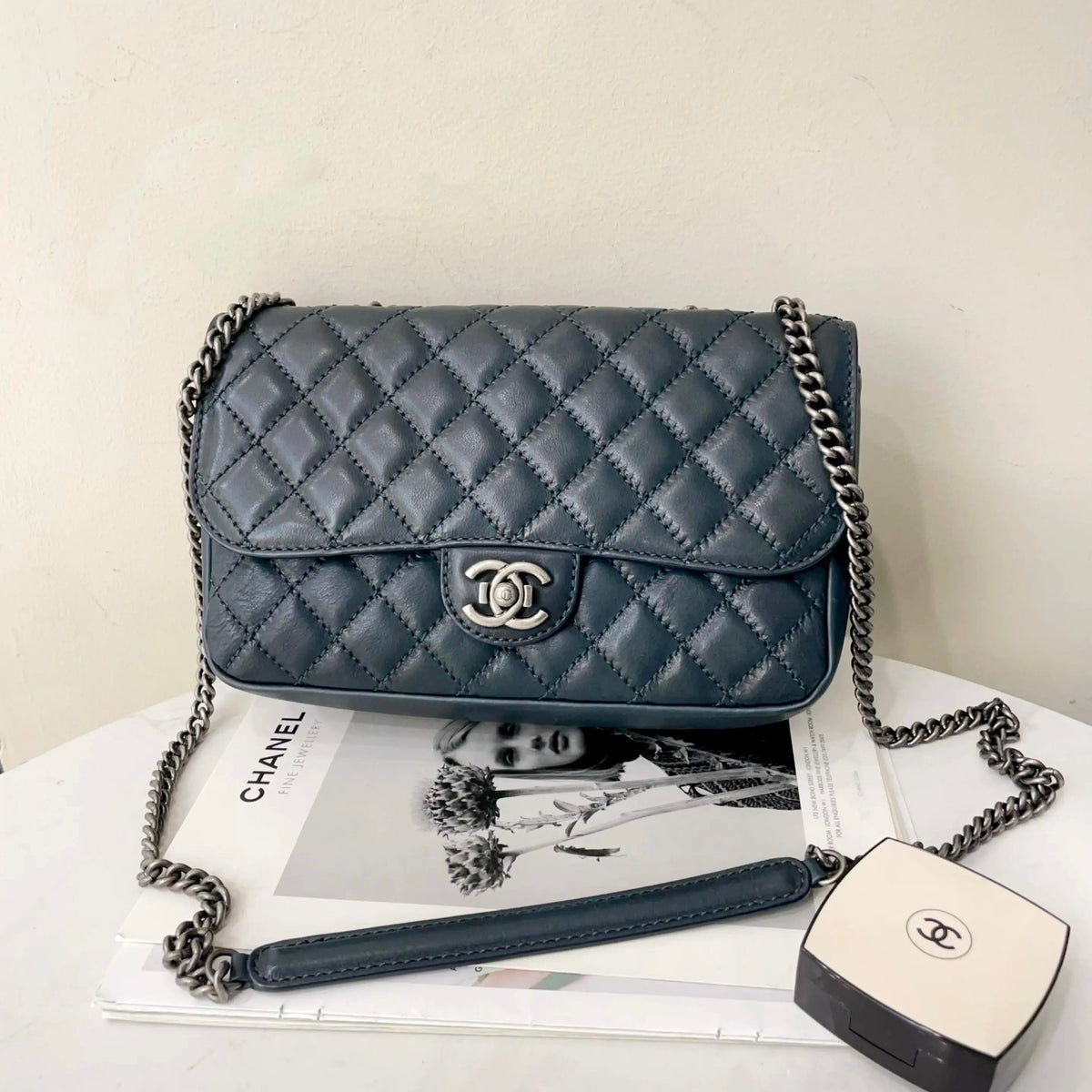 Chanel - Classic Flap - Leather - Green - (medium)