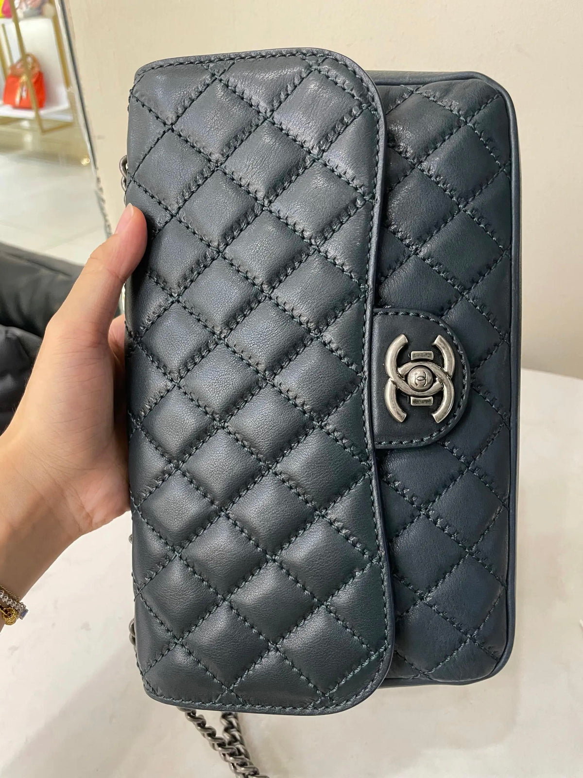 Chanel - Classic Flap - Leather - Green - (medium)