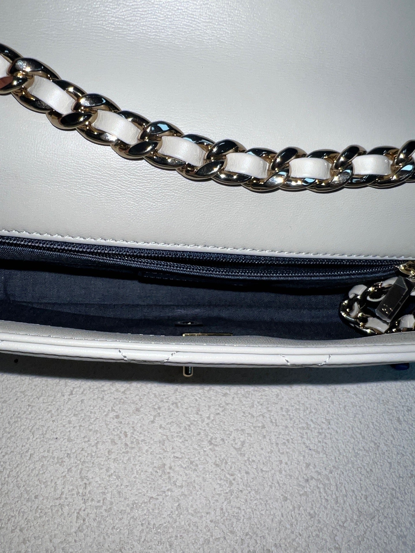 Chanel - Classic Flap - Leather - Grey - (medium)