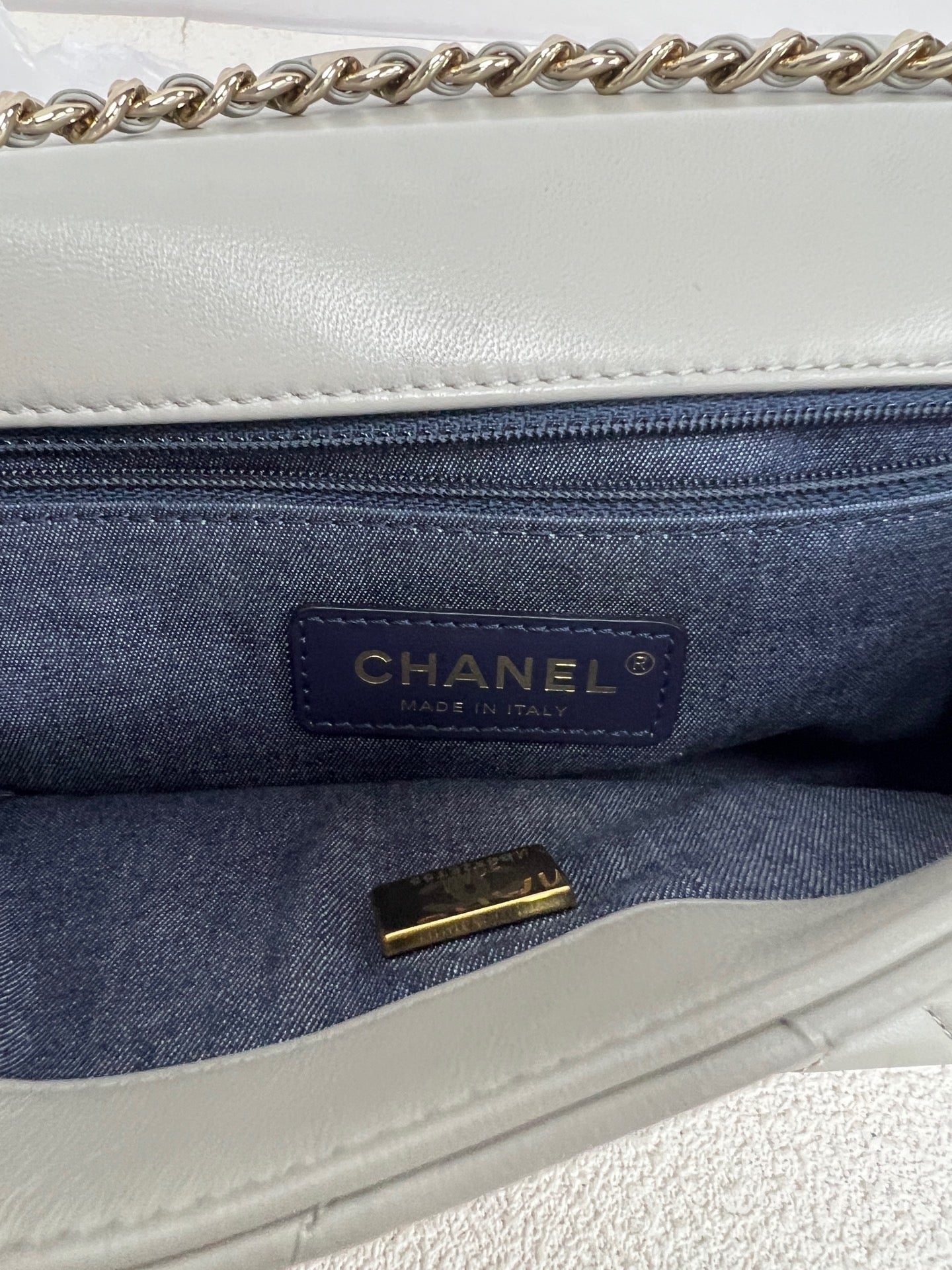 Chanel - Classic Flap - Leather - Grey - (medium)