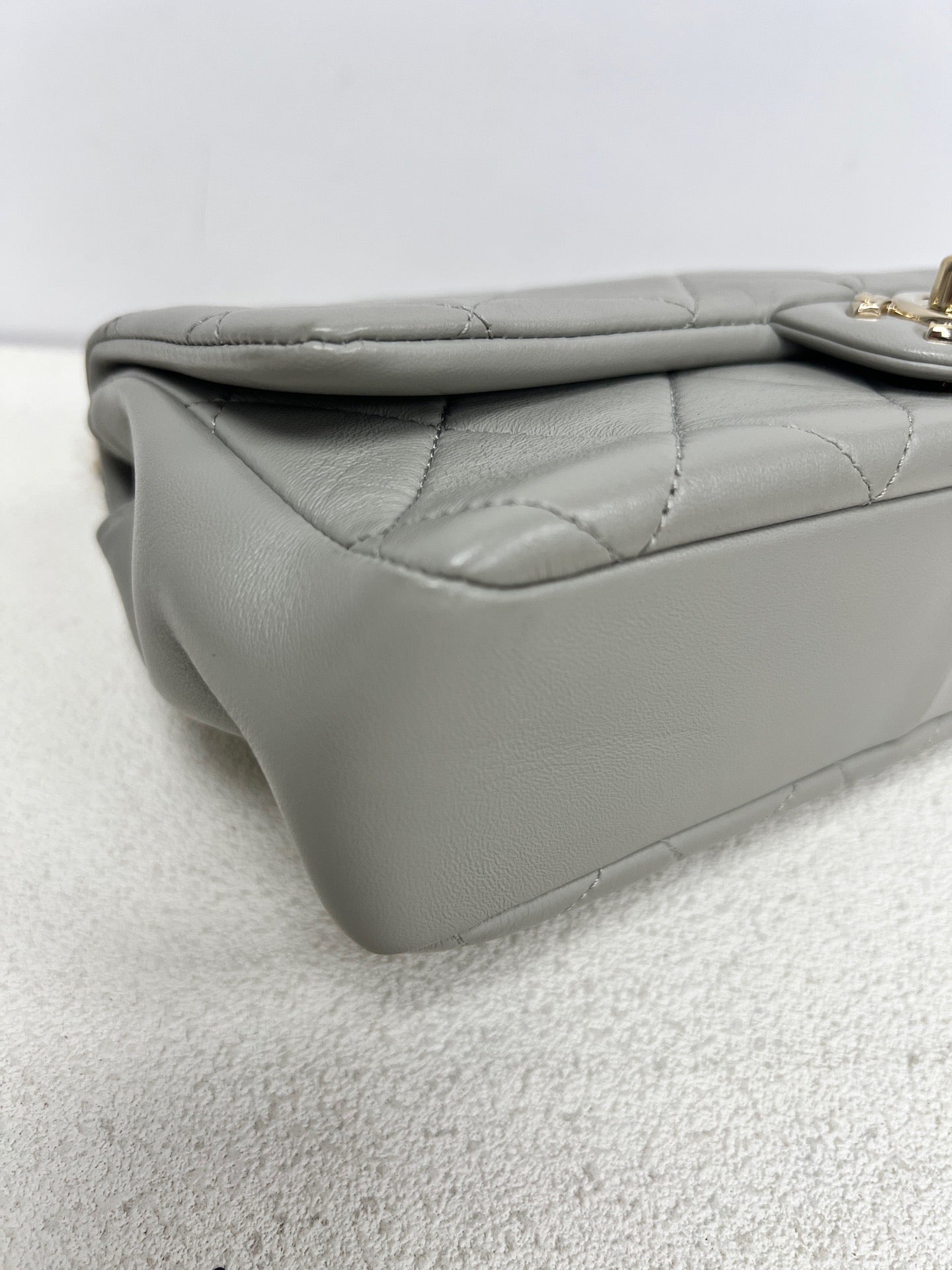 Chanel - Classic Flap - Leather - Grey - (medium)