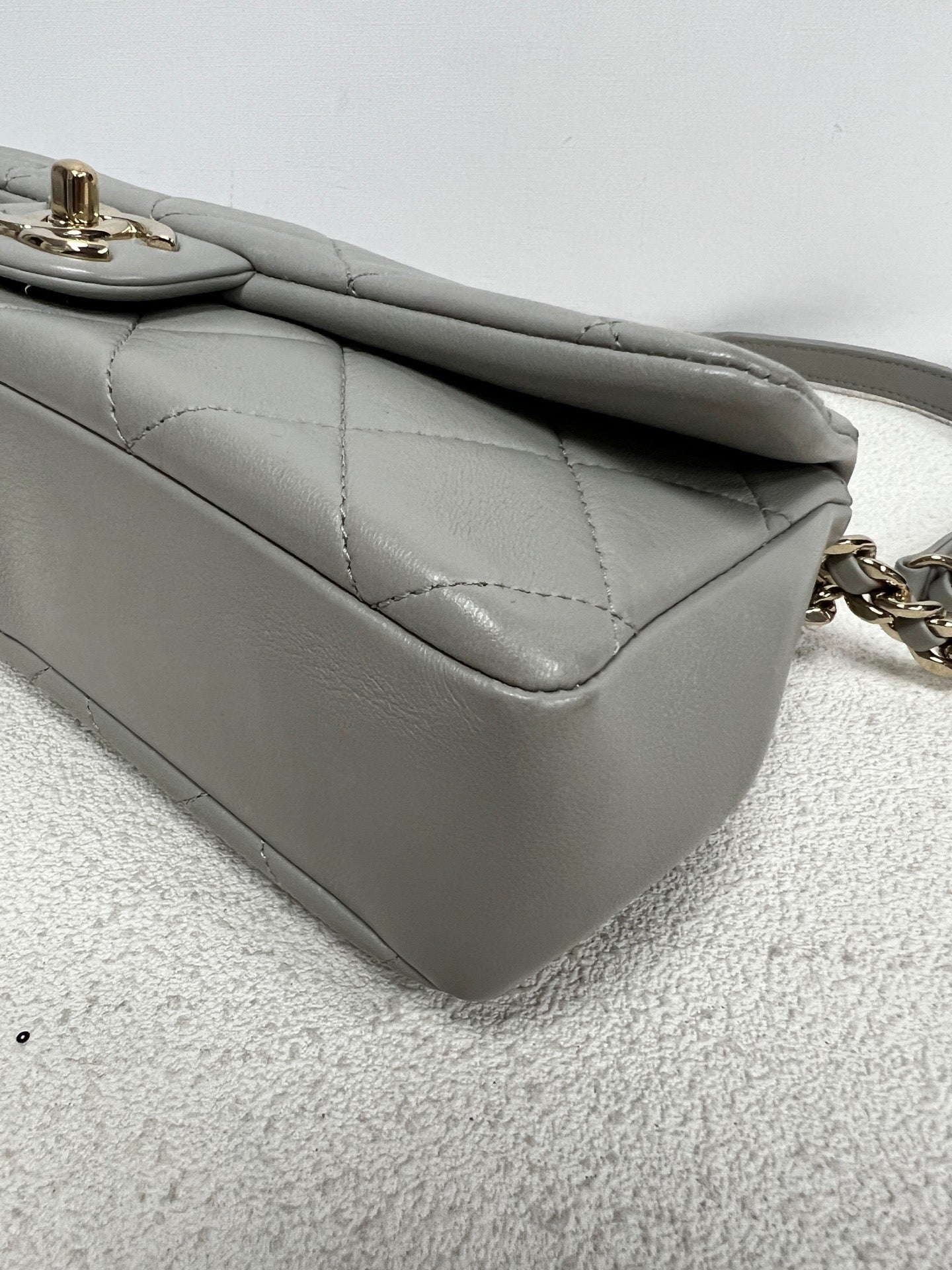 Chanel - Classic Flap - Leather - Grey - (medium)