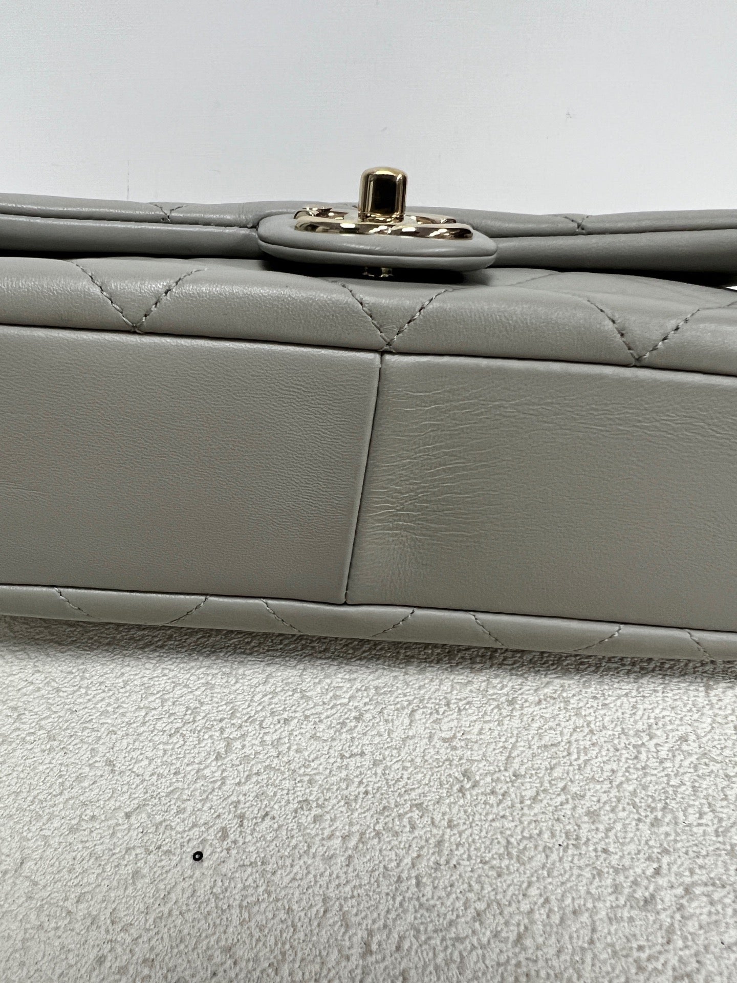 Chanel - Classic Flap - Leather - Grey - (medium)