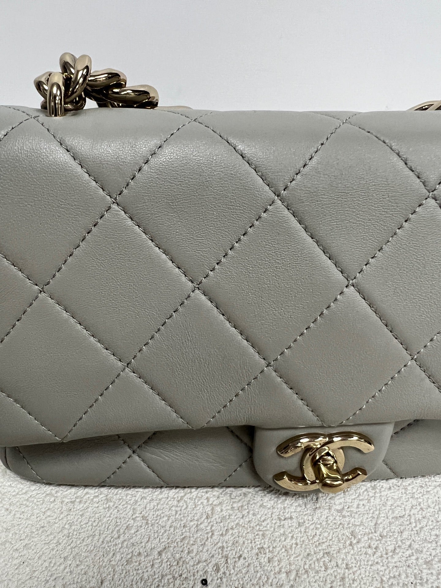 Chanel - Classic Flap - Leather - Grey - (medium)