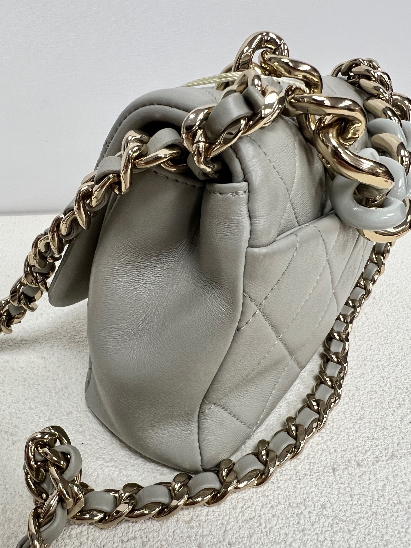 Chanel - Classic Flap - Leather - Grey - (medium)