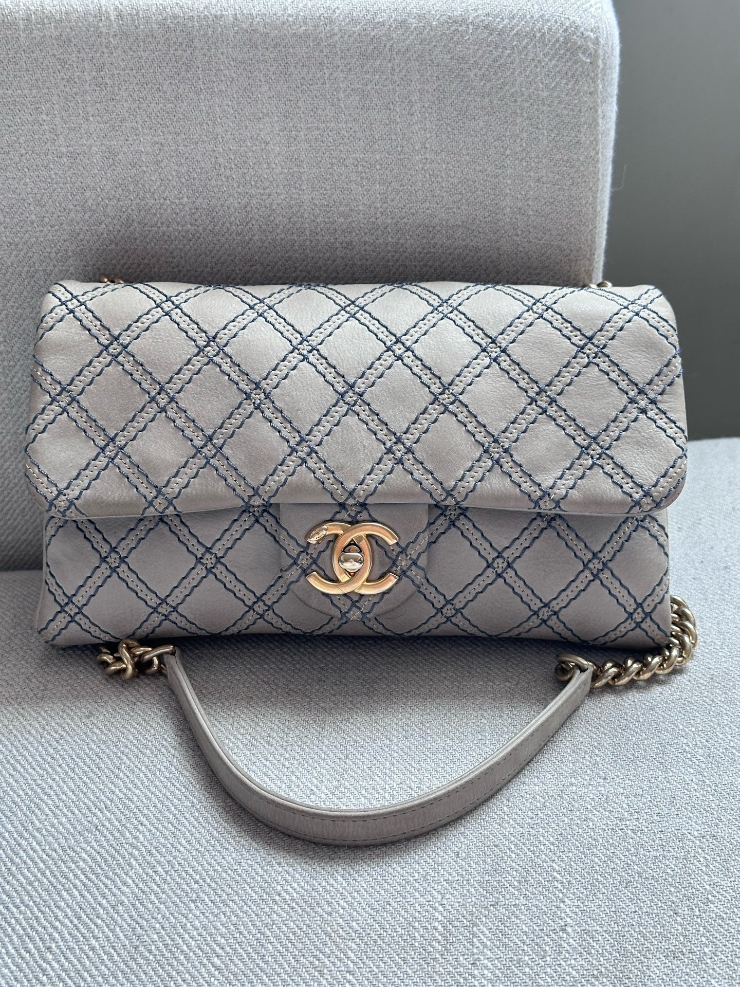Chanel - Classic Flap - Leather - Grey - (small)