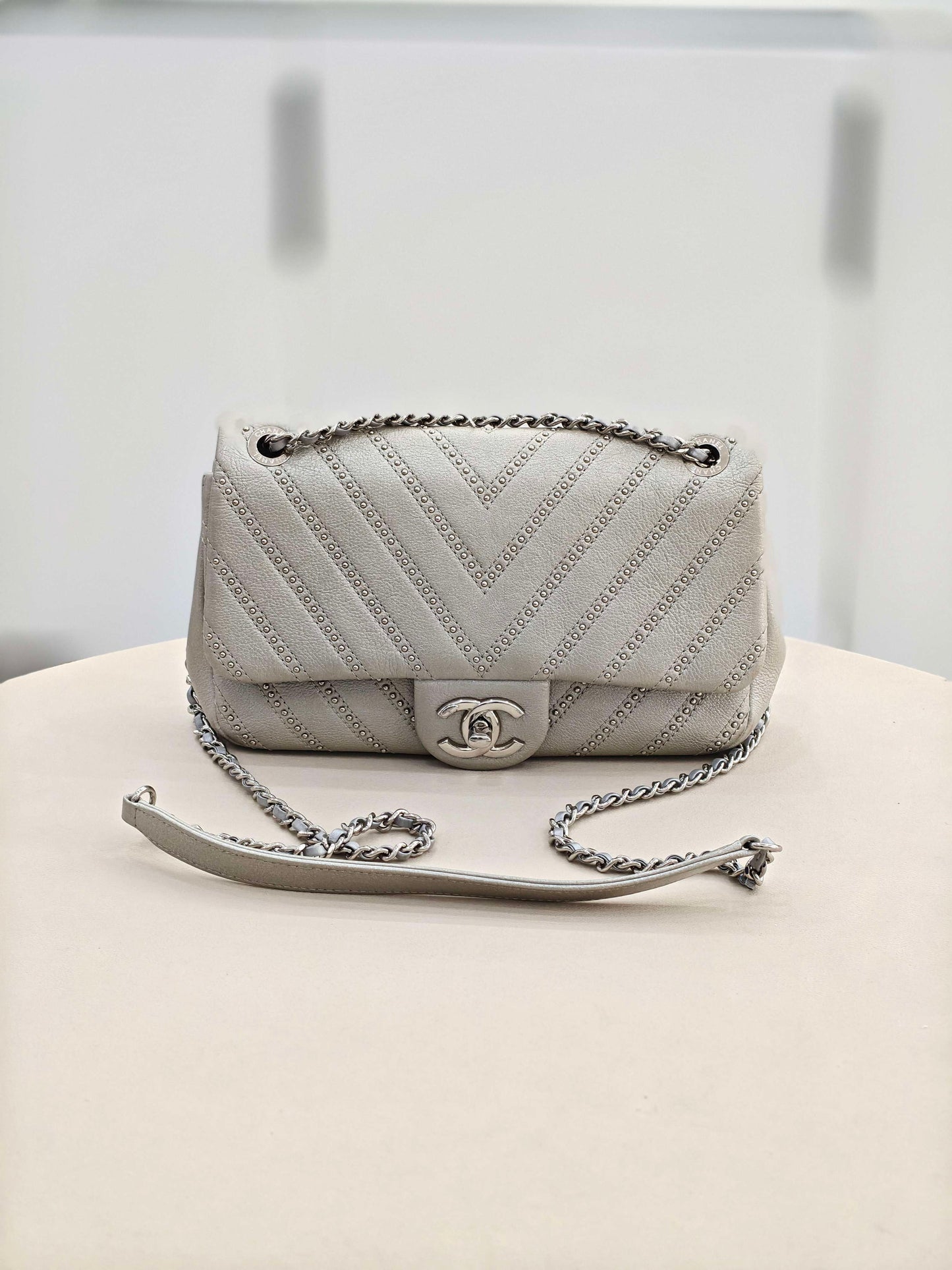 Chanel - Classic Flap - Leather - Grey - (small)