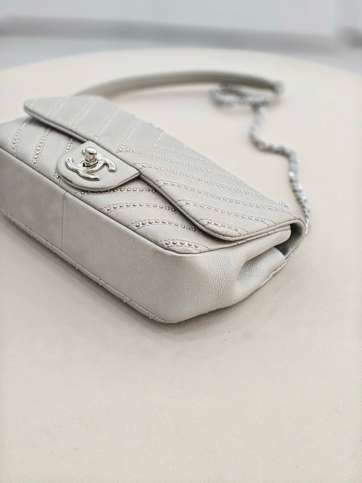 Chanel - Classic Flap - Leather - Grey - (small)