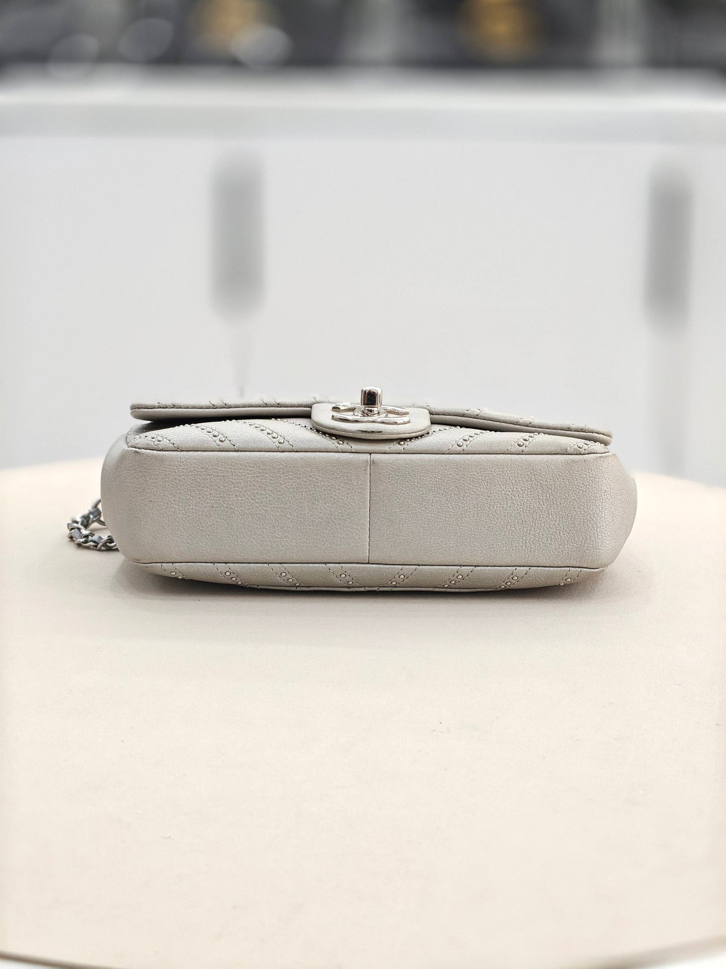 Chanel - Classic Flap - Leather - Grey - (small)