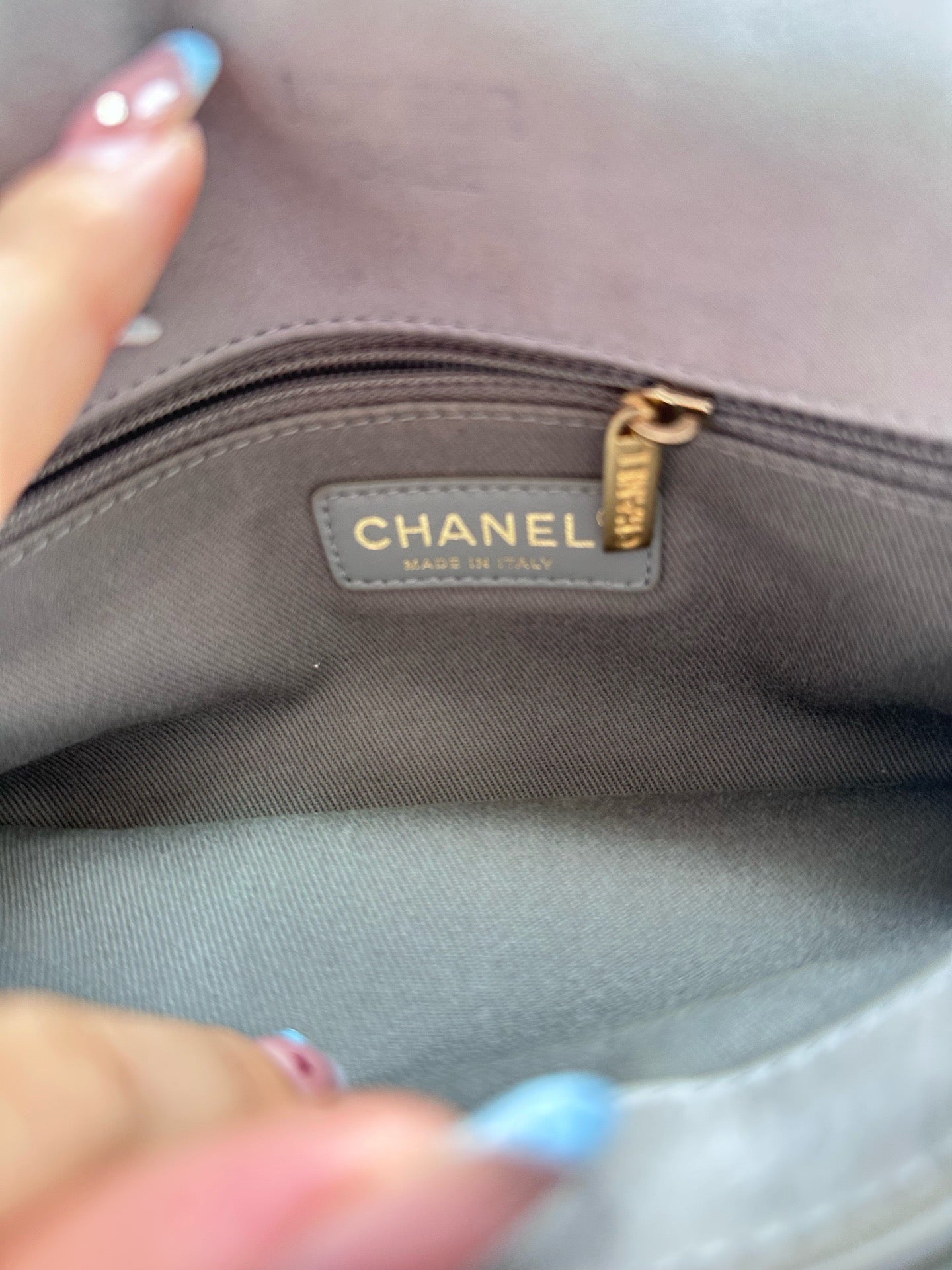 Chanel - Classic Flap - Leather - Grey - (small)