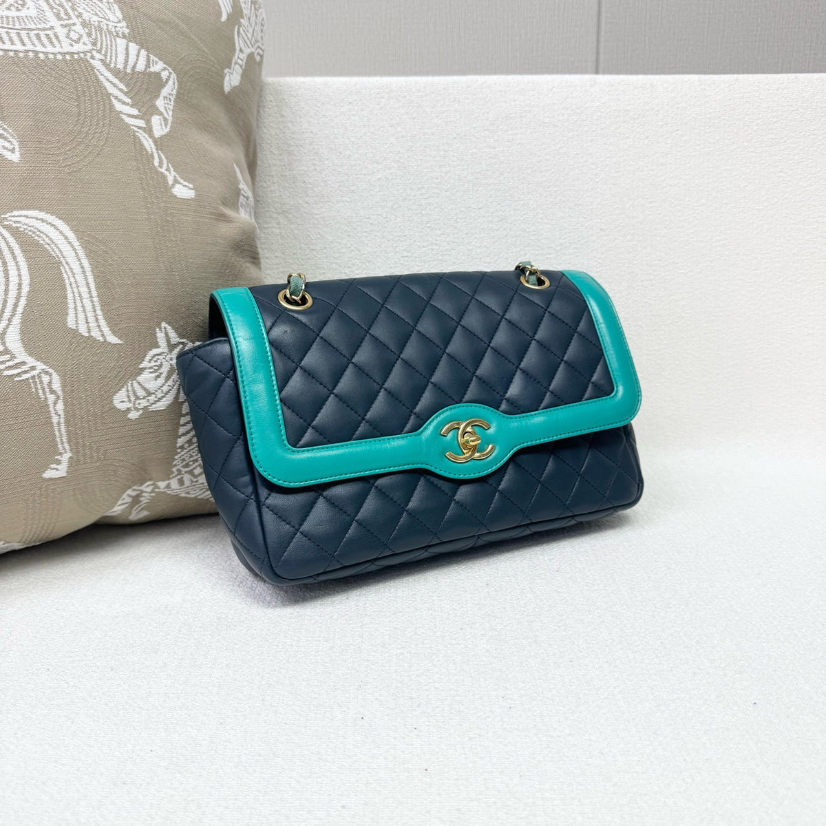 Chanel - Classic Flap - Leather - Multicolour - (Medium)