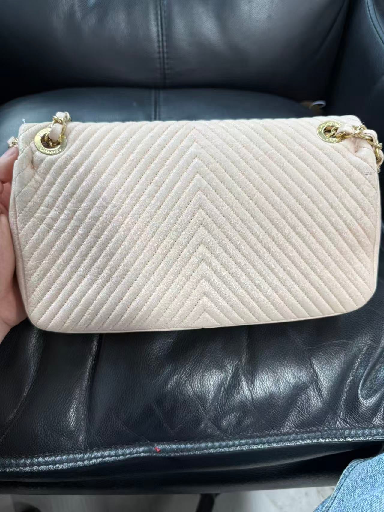 Chanel - Classic Flap - Leather - Pink - (medium)