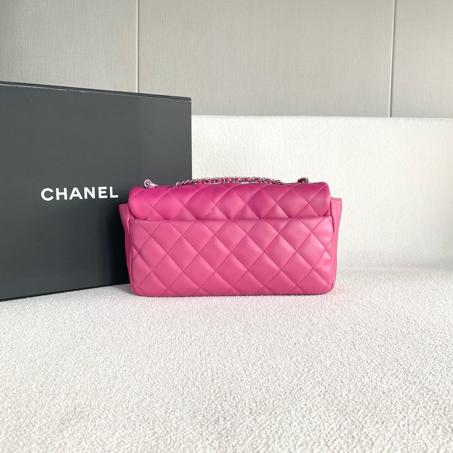 Chanel - Classic Flap - Leather - Pink - (medium)