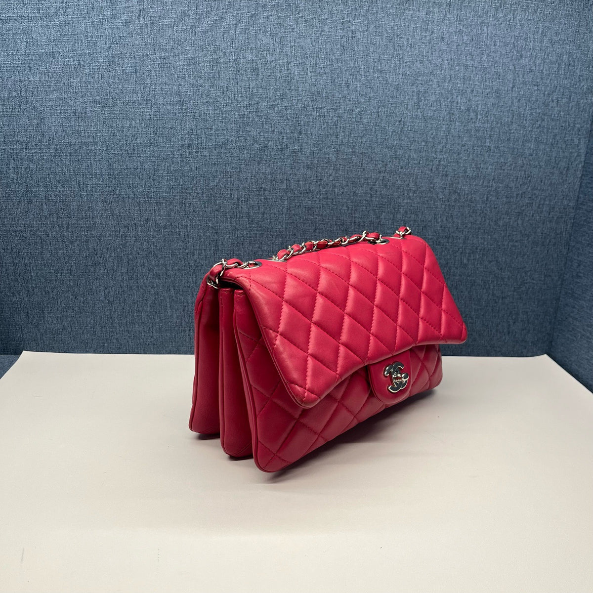 Chanel - Classic Flap - Leather - Pink - (medium)
