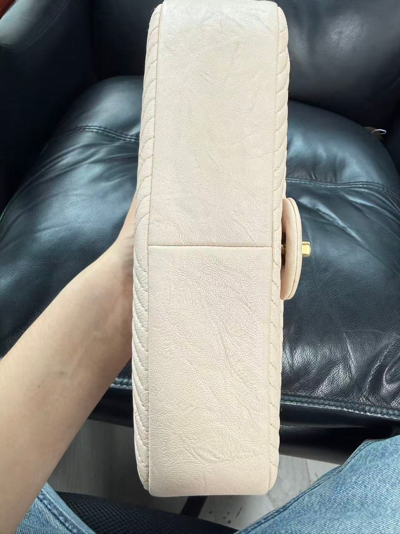 Chanel - Classic Flap - Leather - Pink - (medium)