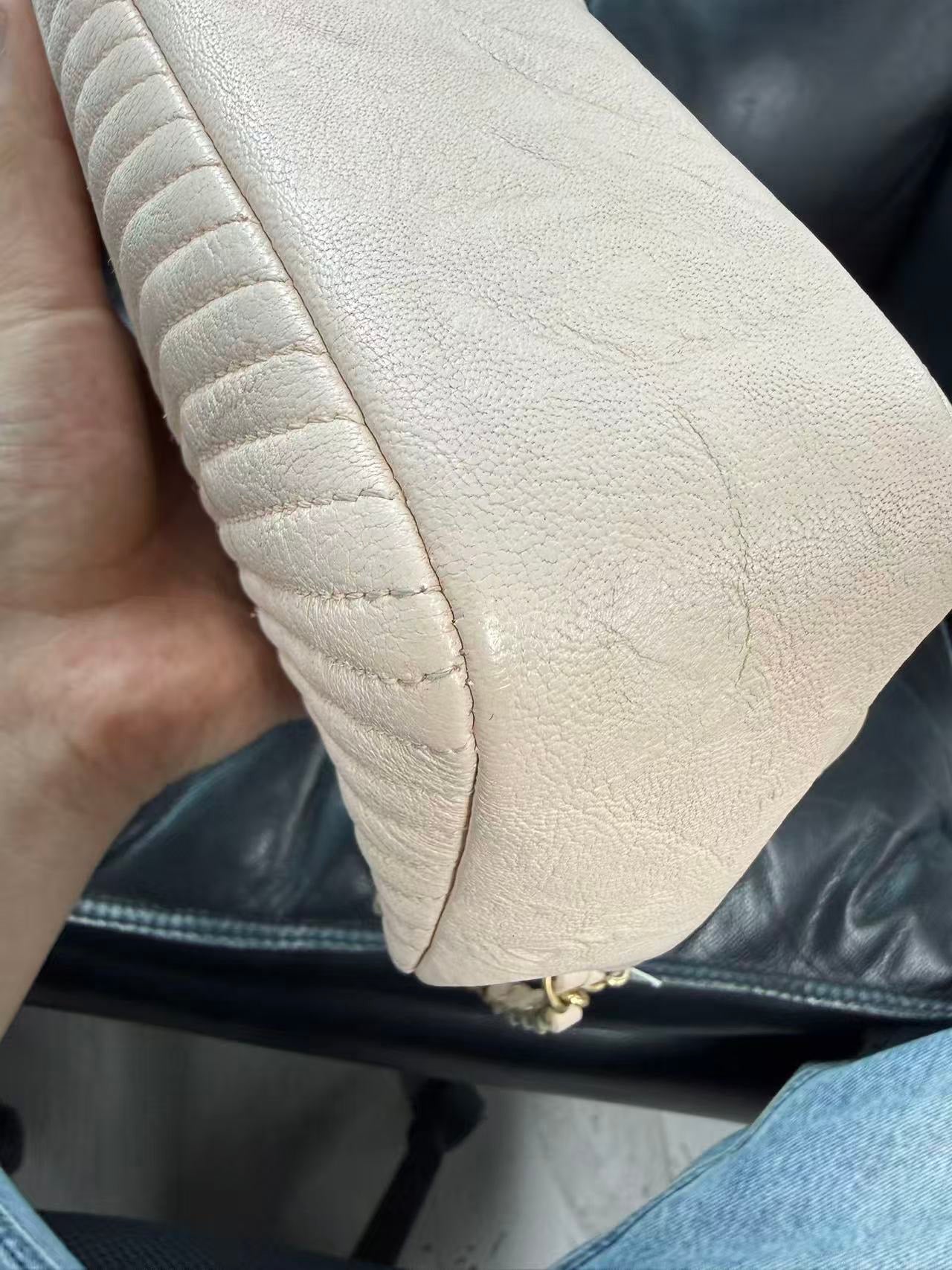 Chanel - Classic Flap - Leather - Pink - (medium)