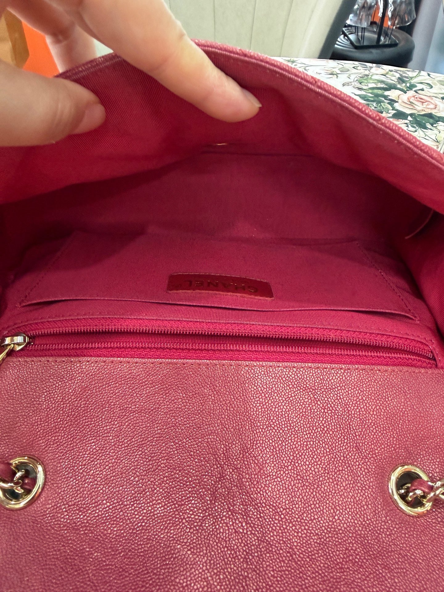 Chanel - Classic Flap - Leather - Pink - (medium)