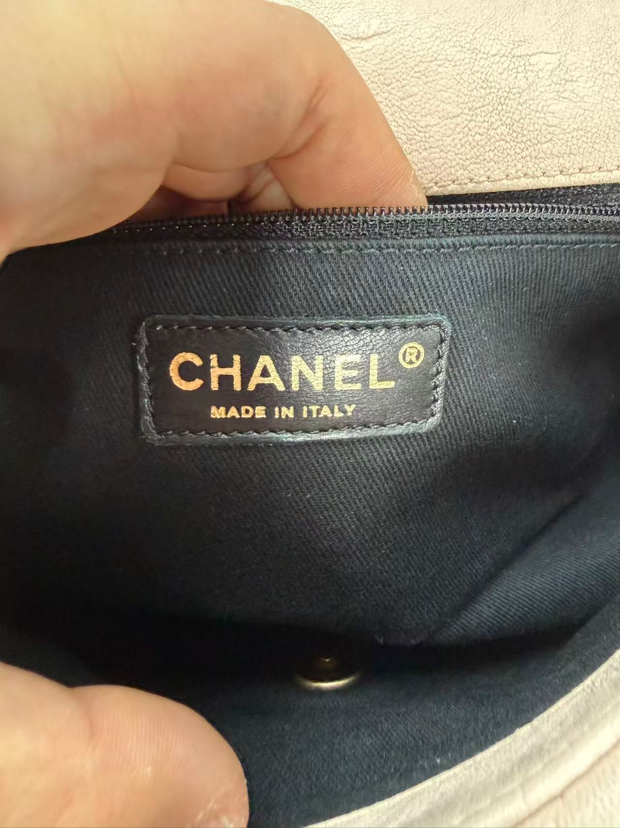 Chanel - Classic Flap - Leather - Pink - (medium)