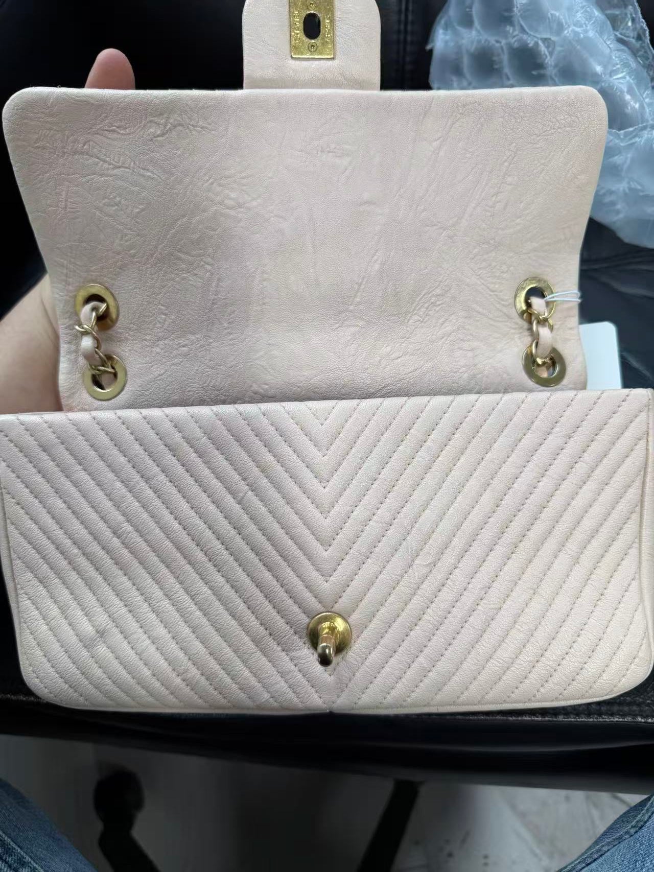 Chanel - Classic Flap - Leather - Pink - (medium)