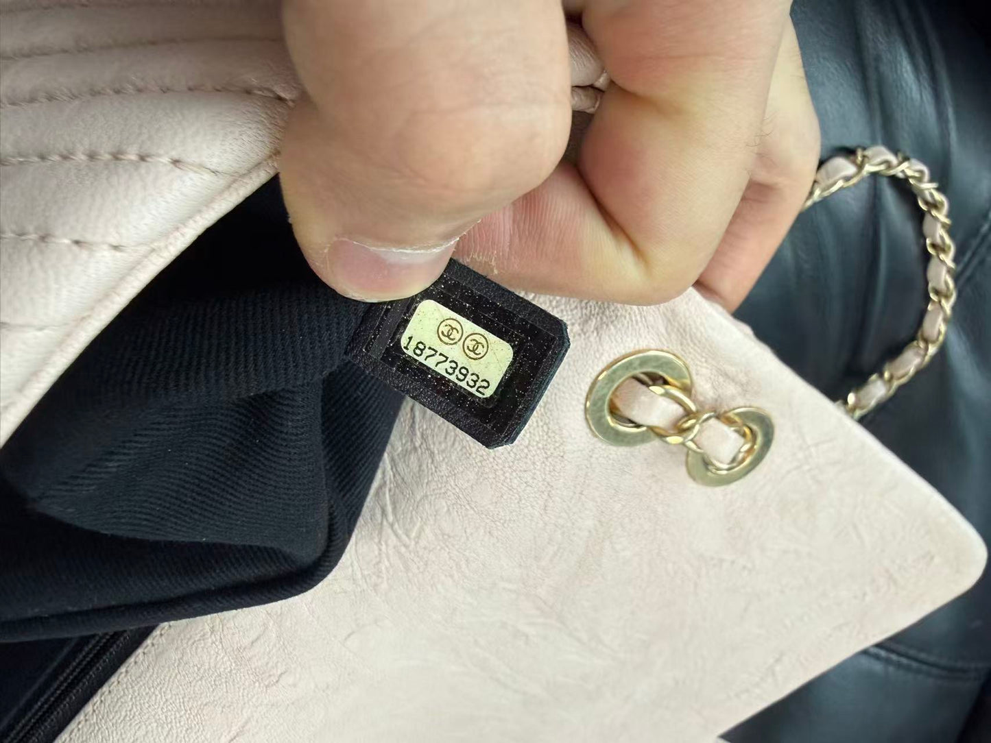 Chanel - Classic Flap - Leather - Pink - (medium)