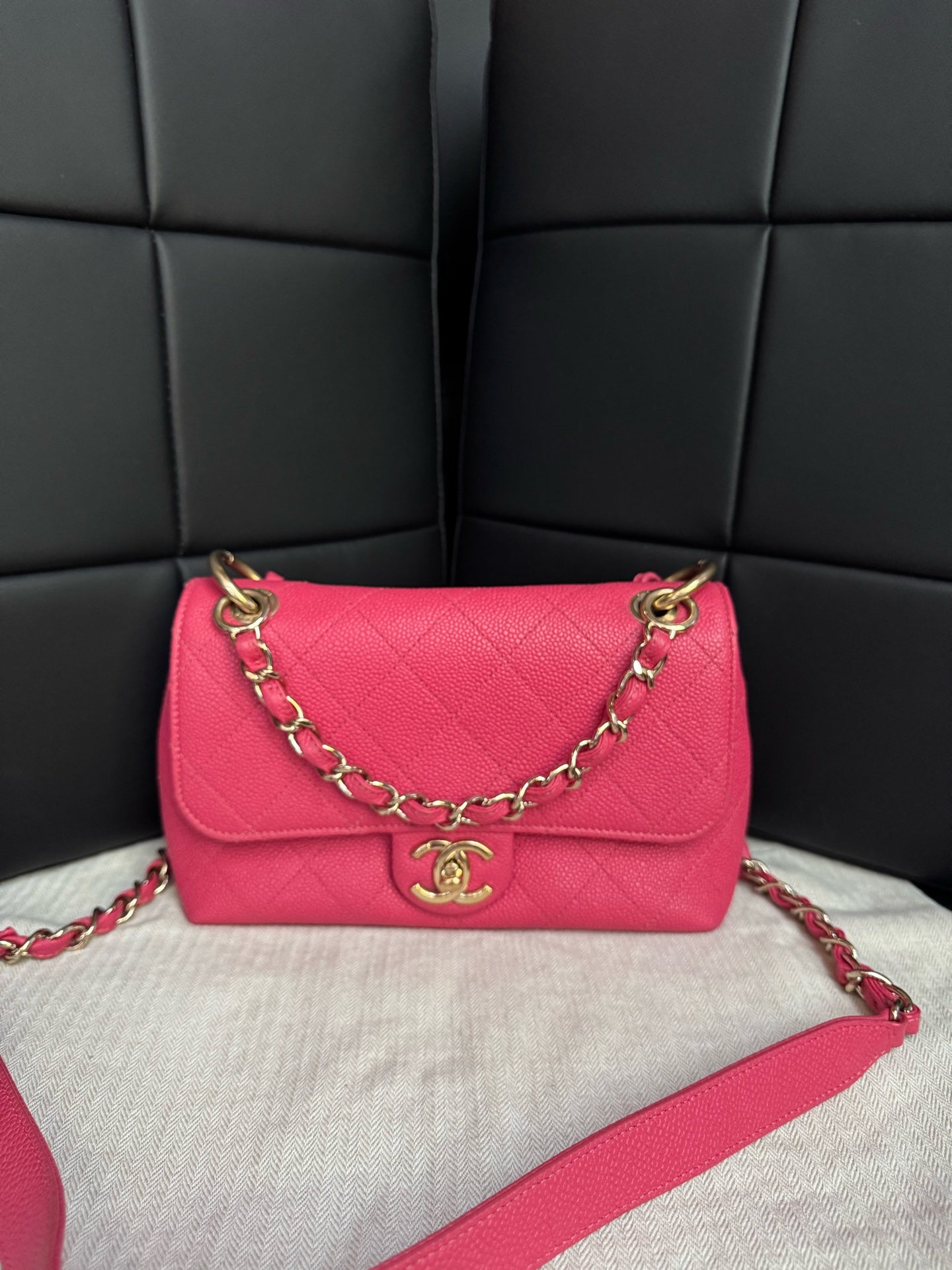 Chanel - Classic Flap - Leather - Pink - (small)