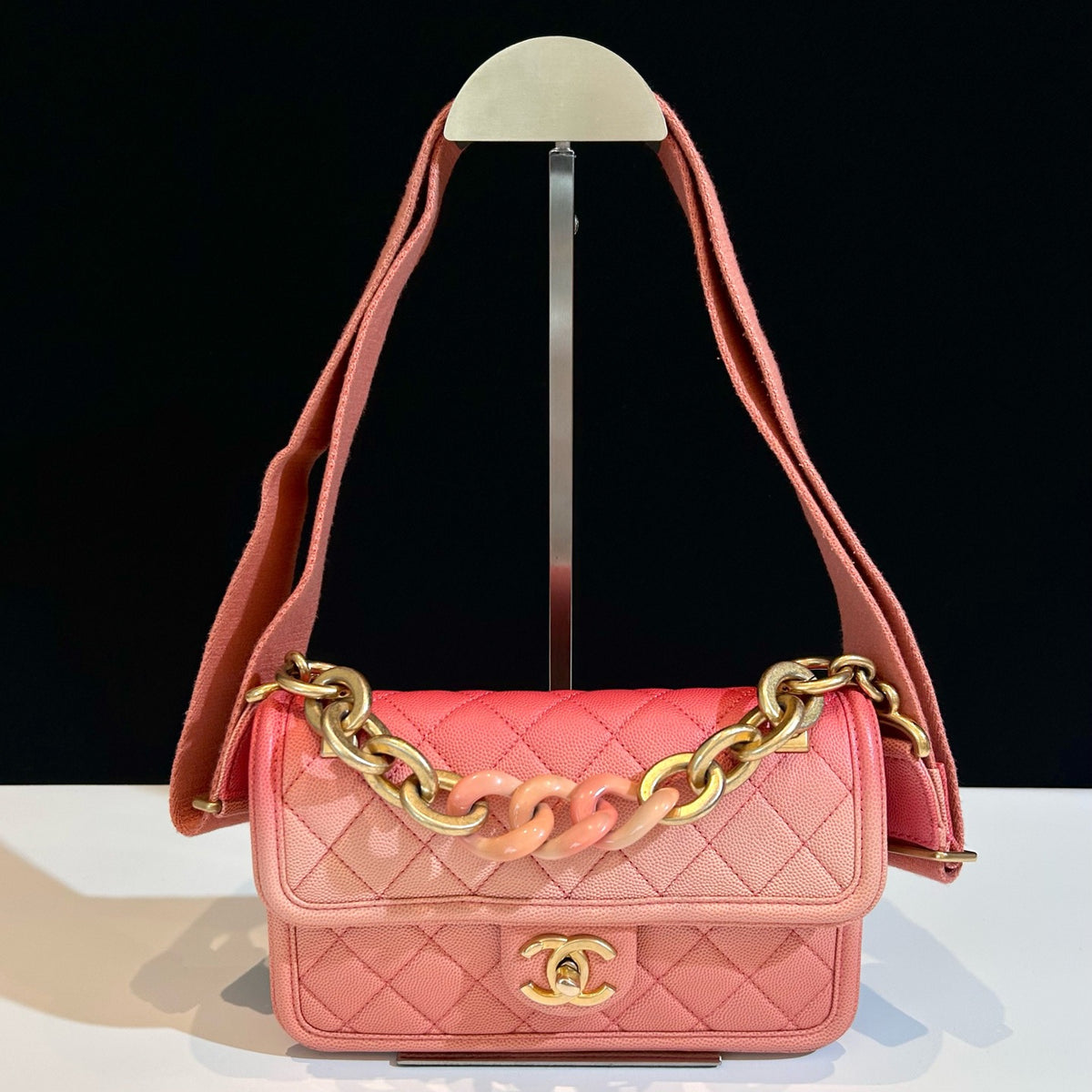 Chanel - Classic Flap - Leather - Pink - (small)