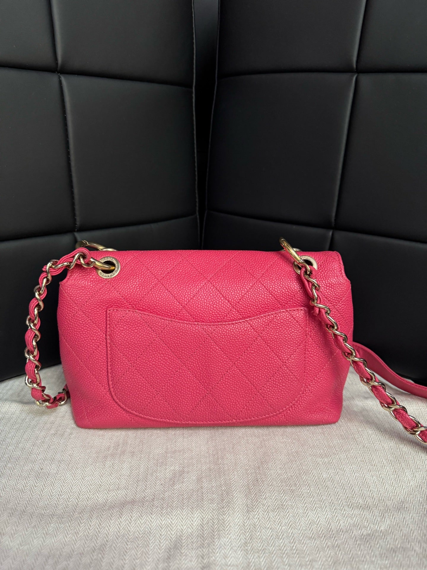 Chanel - Classic Flap - Leather - Pink - (small)