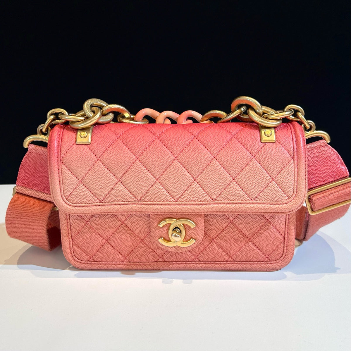 Chanel - Classic Flap - Leather - Pink - (small)