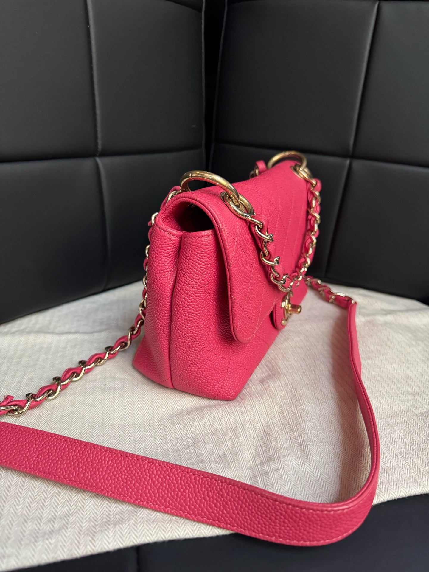 Chanel - Classic Flap - Leather - Pink - (small)
