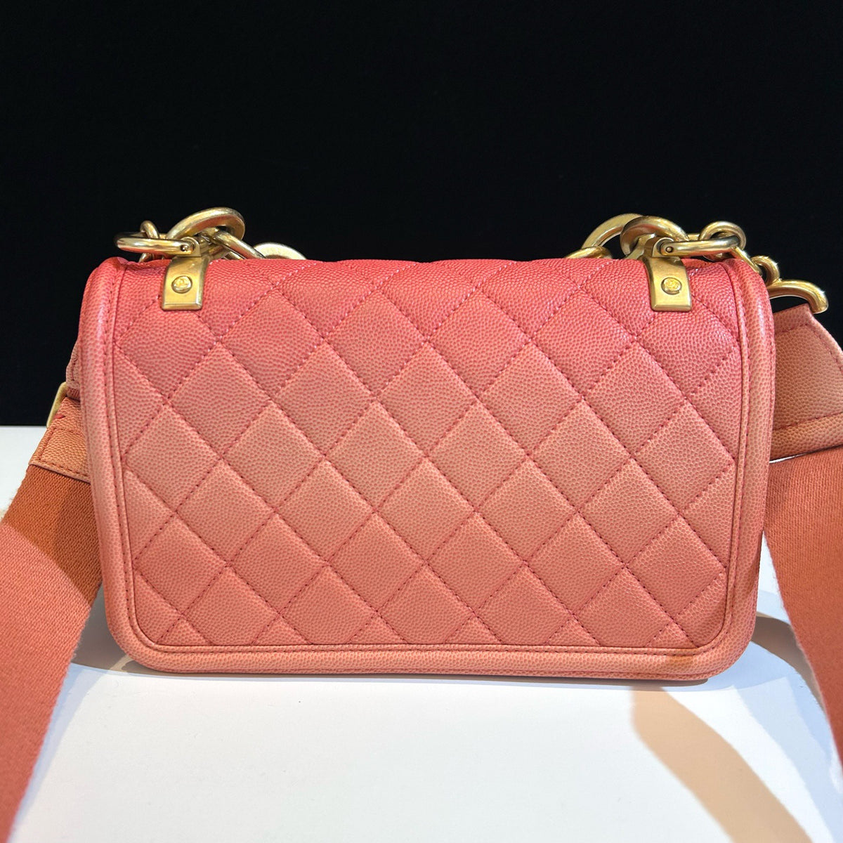 Chanel - Classic Flap - Leather - Pink - (small)
