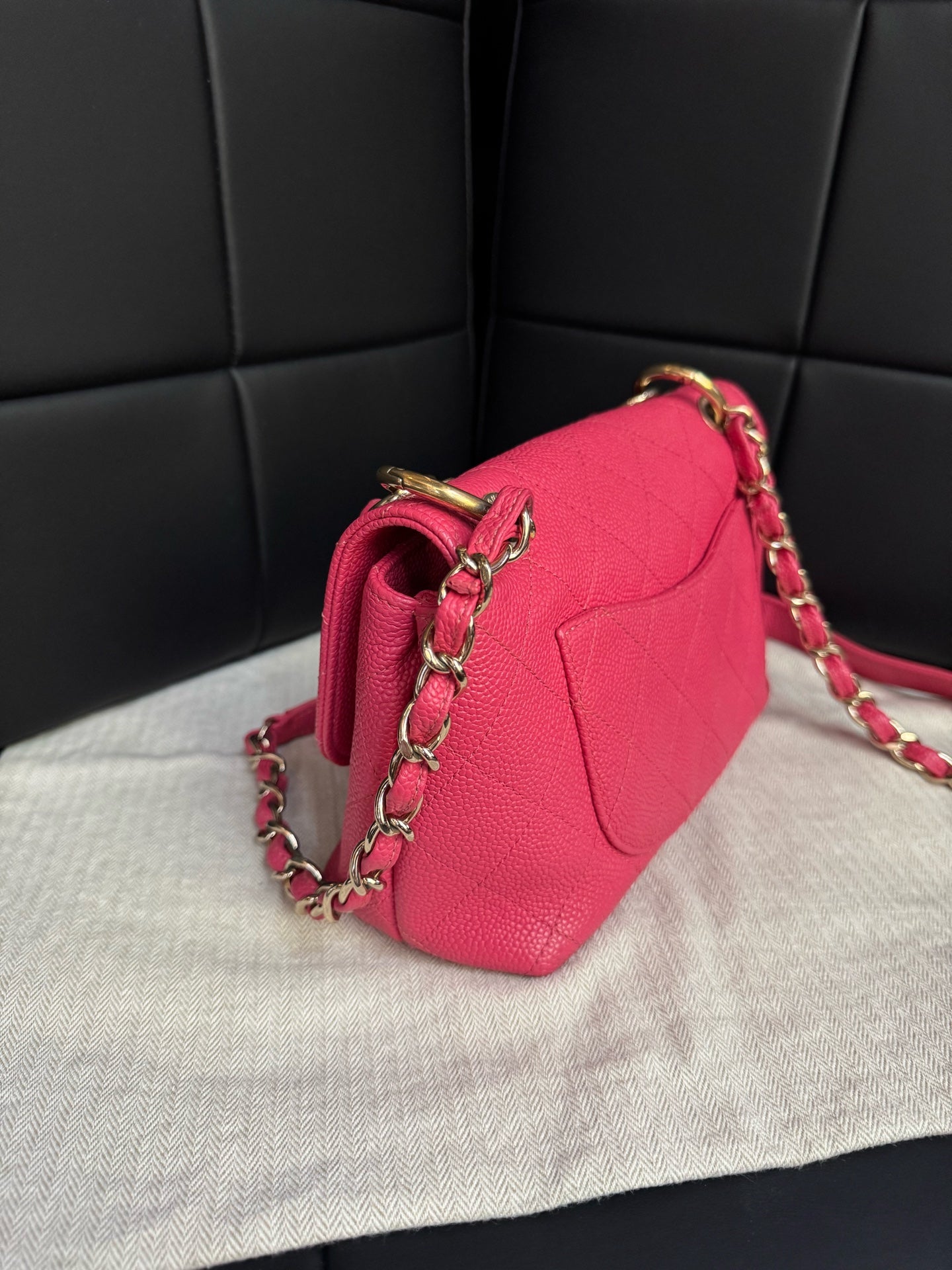 Chanel - Classic Flap - Leather - Pink - (small)