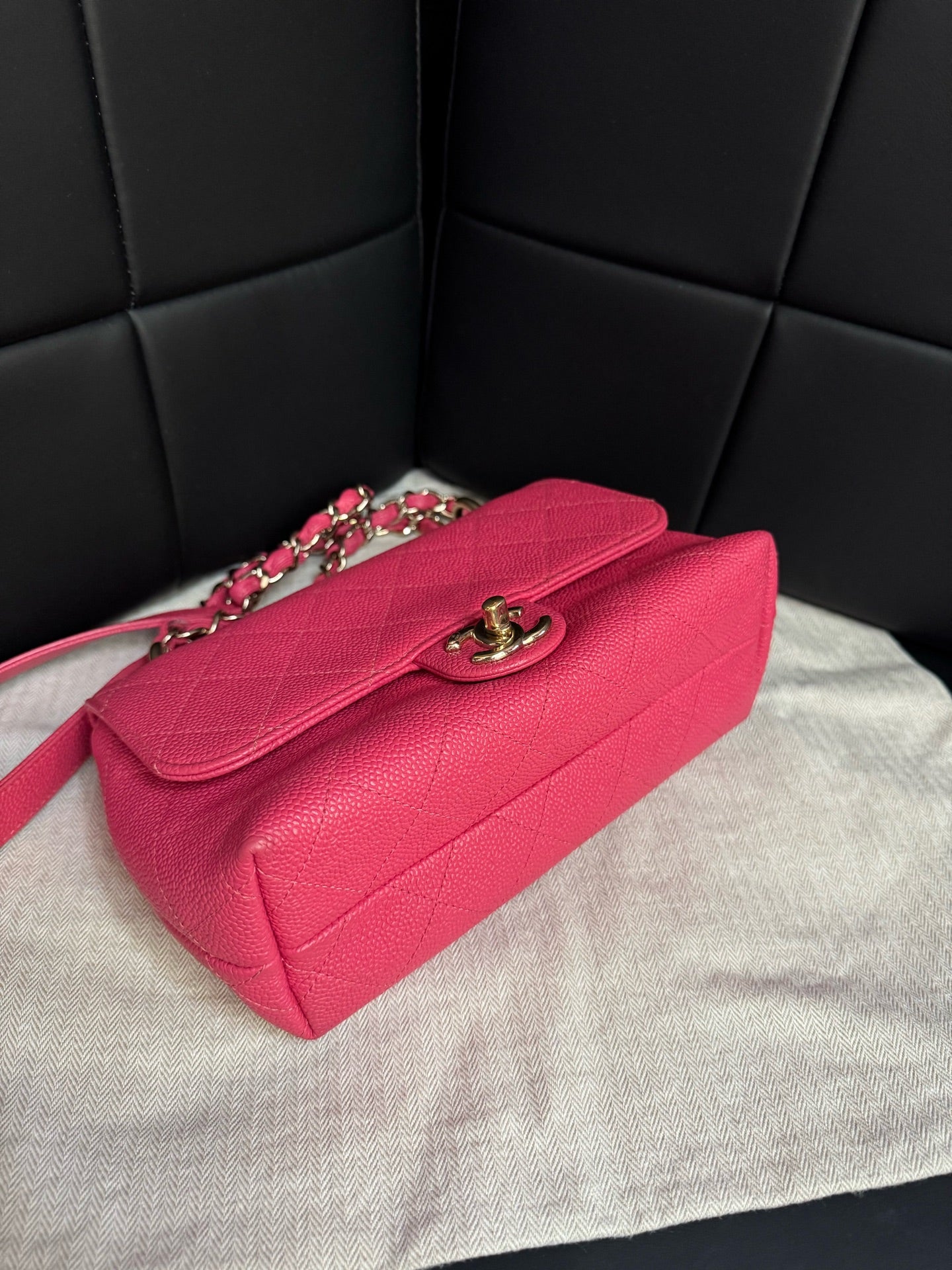 Chanel - Classic Flap - Leather - Pink - (small)