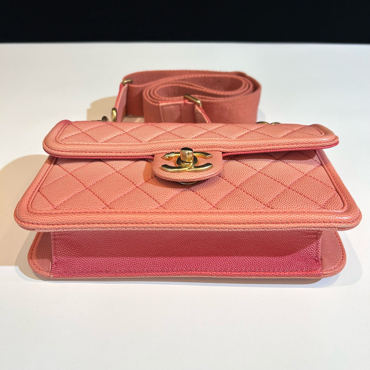 Chanel - Classic Flap - Leather - Pink - (small)