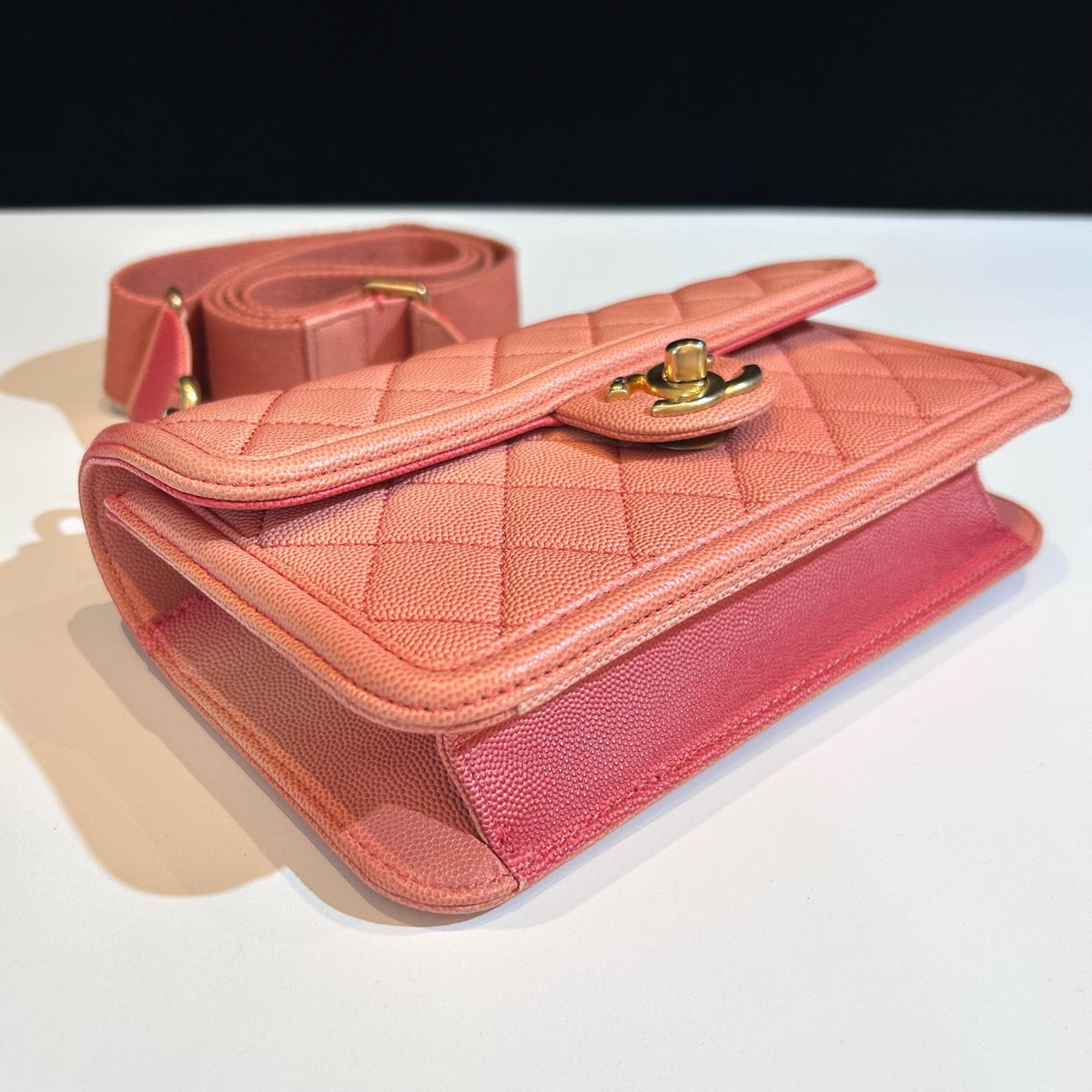 Chanel - Classic Flap - Leather - Pink - (small)