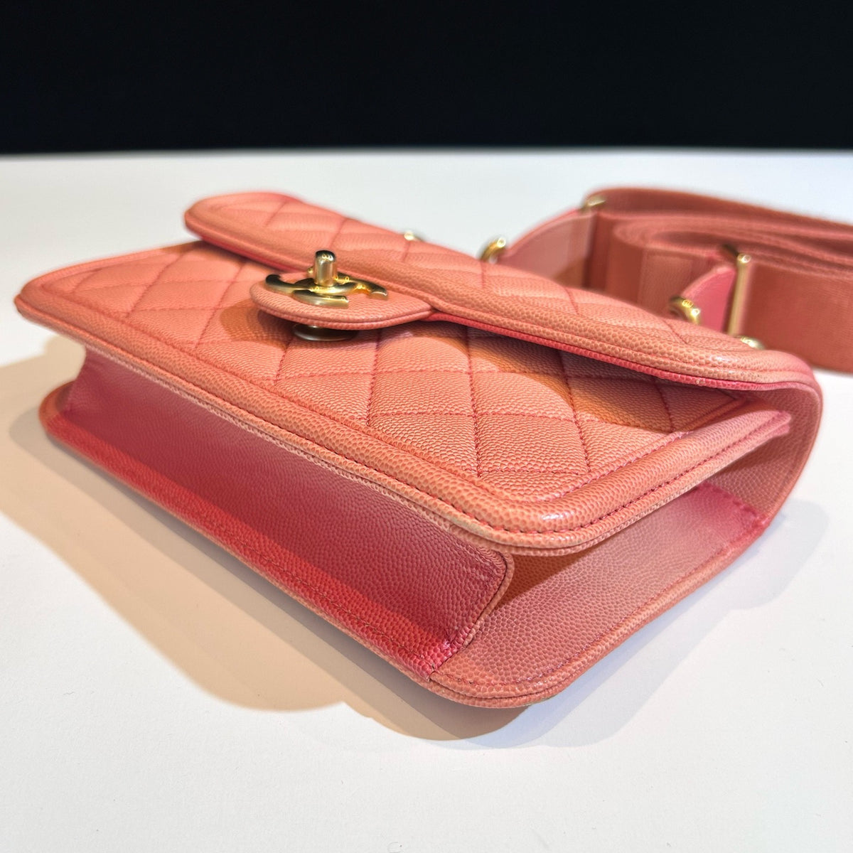 Chanel - Classic Flap - Leather - Pink - (small)