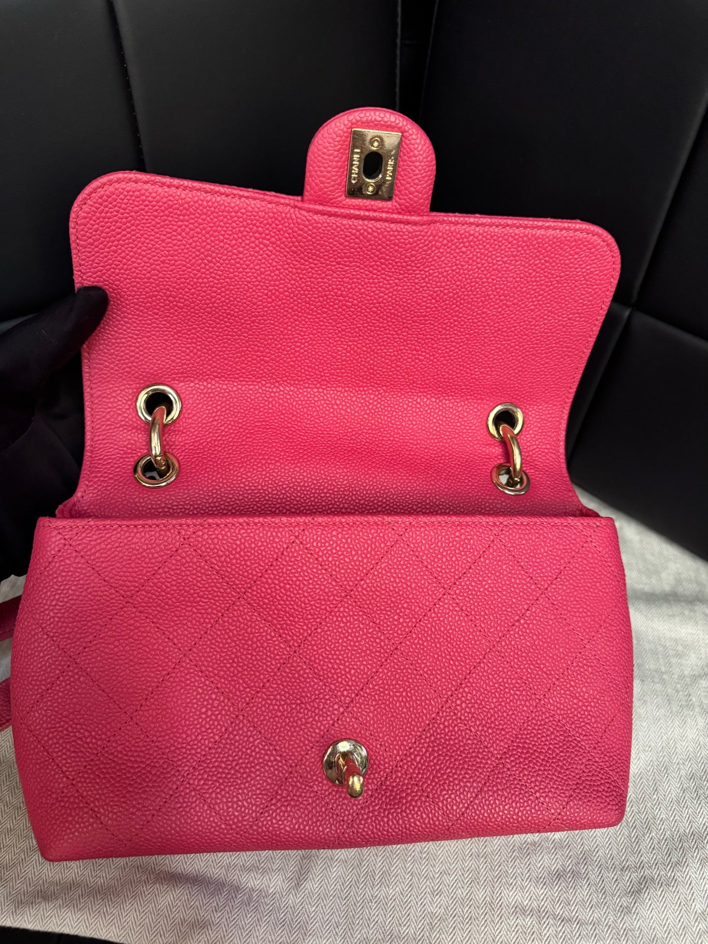 Chanel - Classic Flap - Leather - Pink - (small)