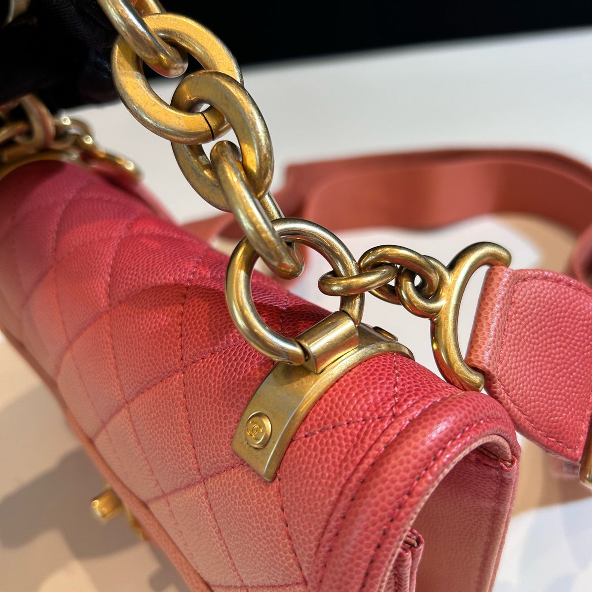 Chanel - Classic Flap - Leather - Pink - (small)
