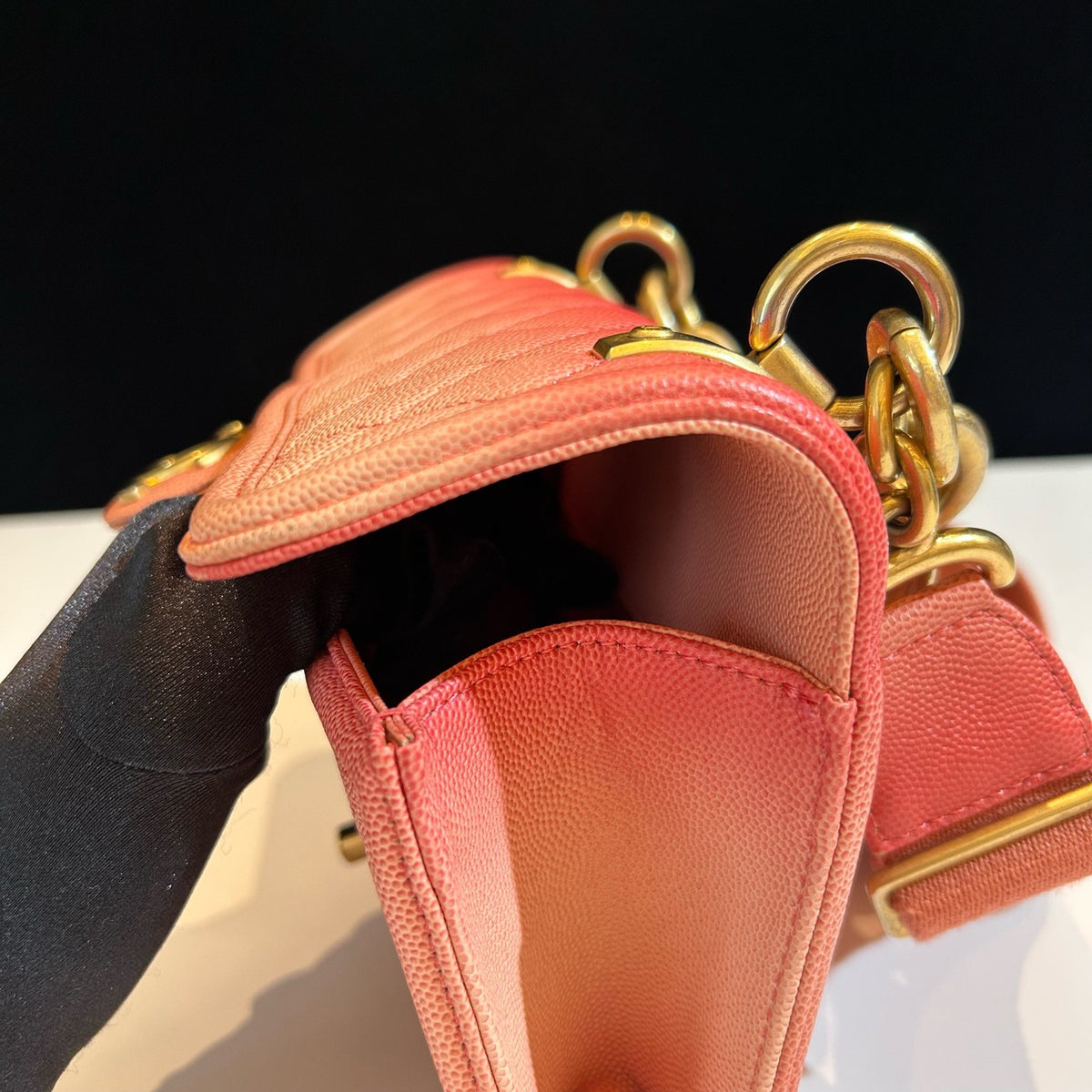 Chanel - Classic Flap - Leather - Pink - (small)