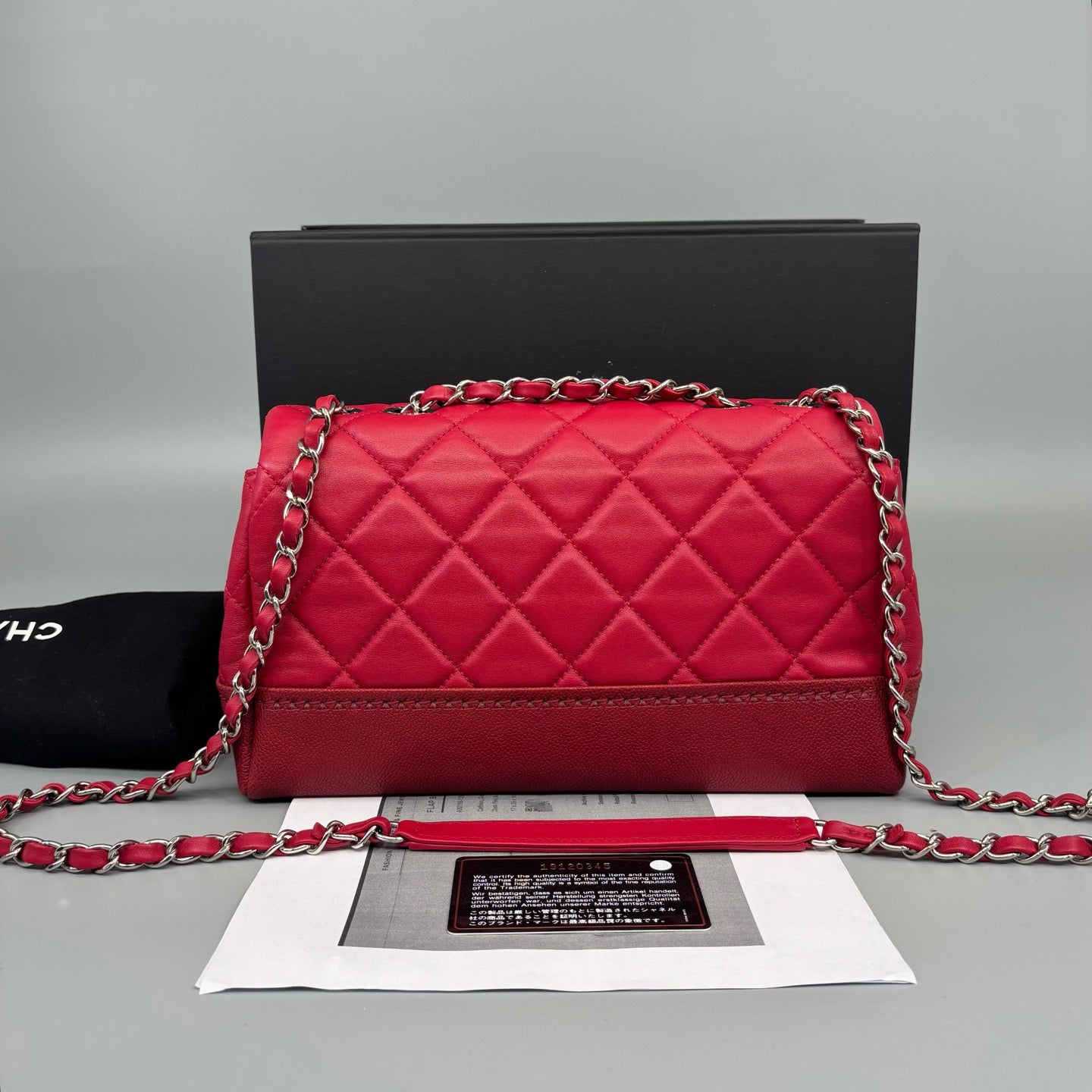 Chanel - Classic Flap - Leather - Red - (medium)