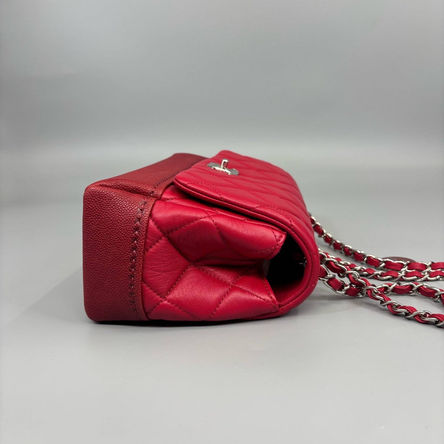Chanel - Classic Flap - Leather - Red - (medium)