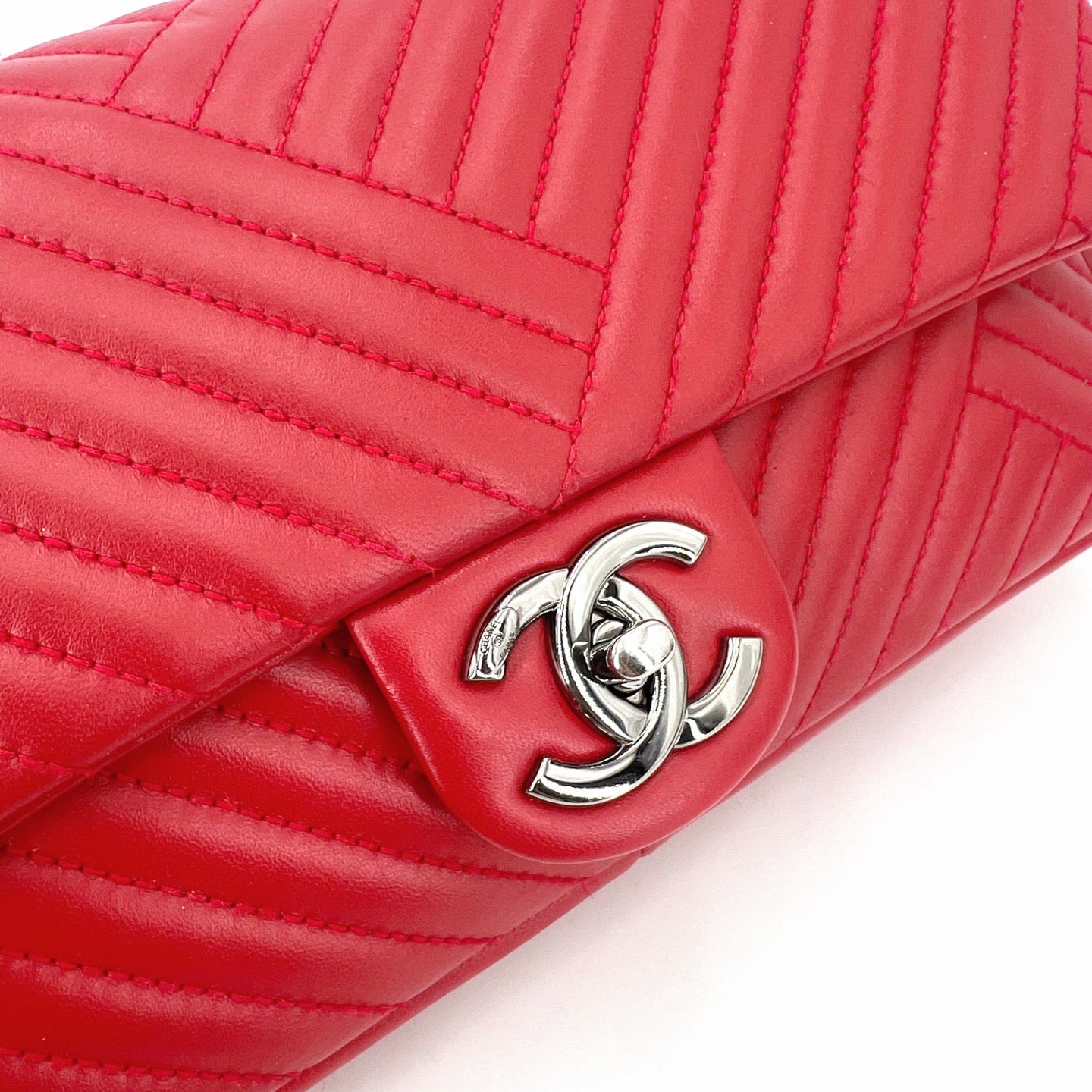 Chanel - Classic Flap - Leather - Red - (medium)