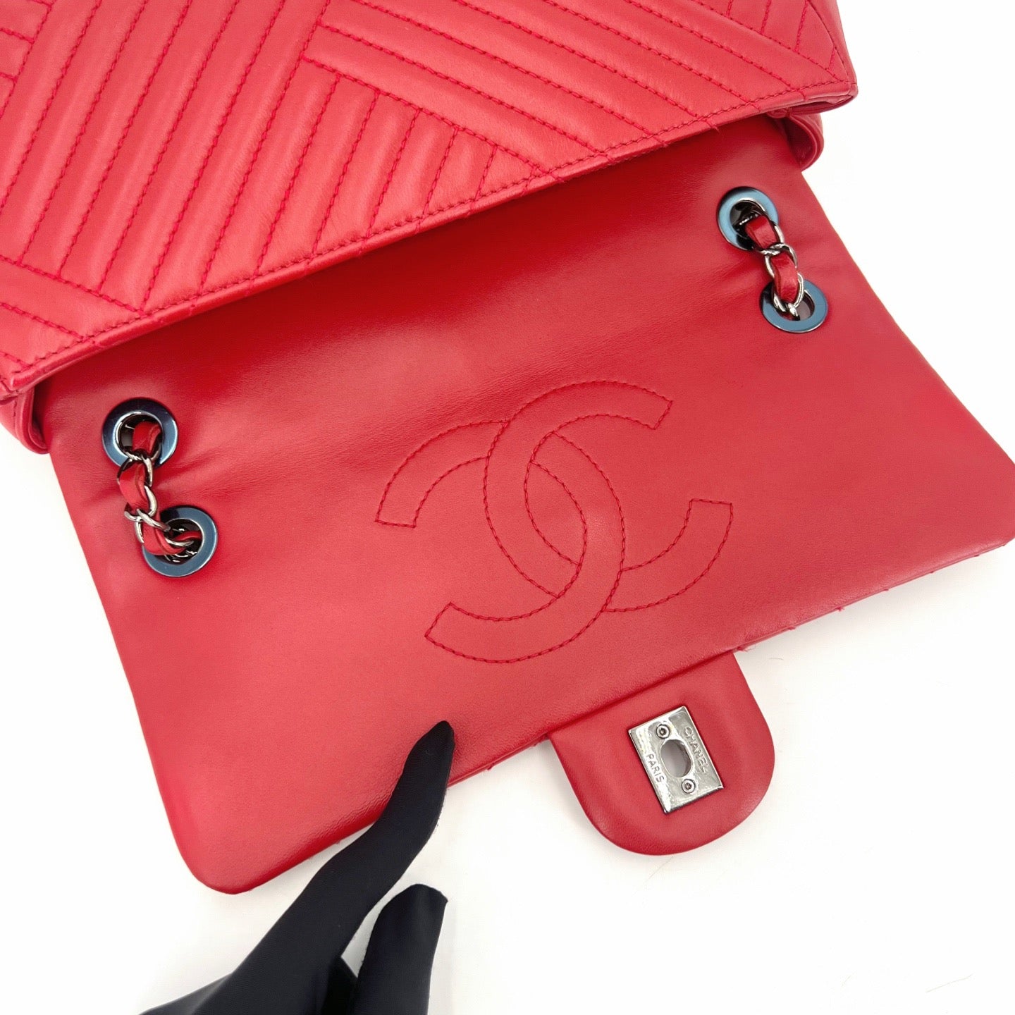 Chanel - Classic Flap - Leather - Red - (medium)