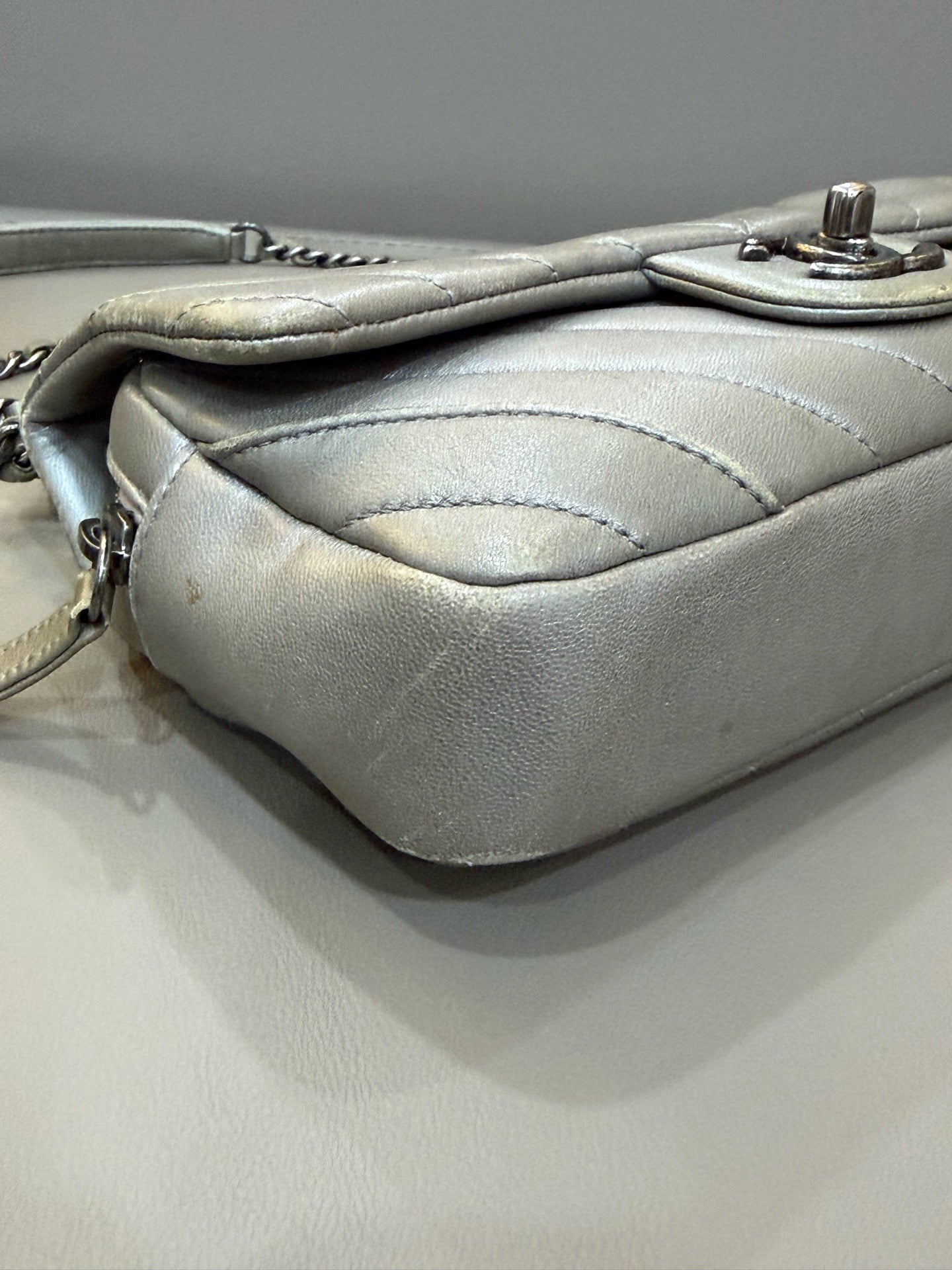 Chanel - Classic Flap - Leather - Silver - (mini)