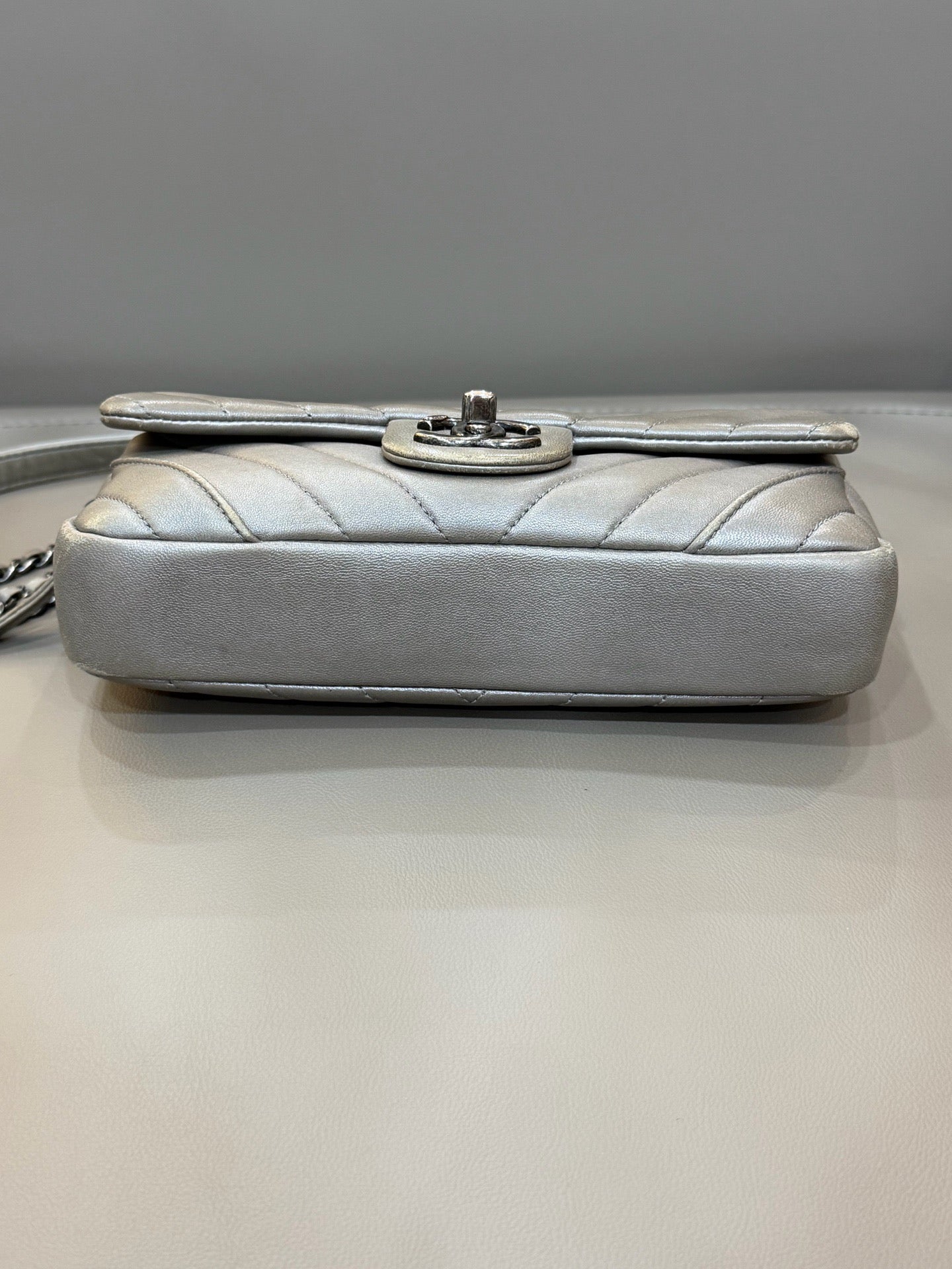 Chanel - Classic Flap - Leather - Silver - (mini)