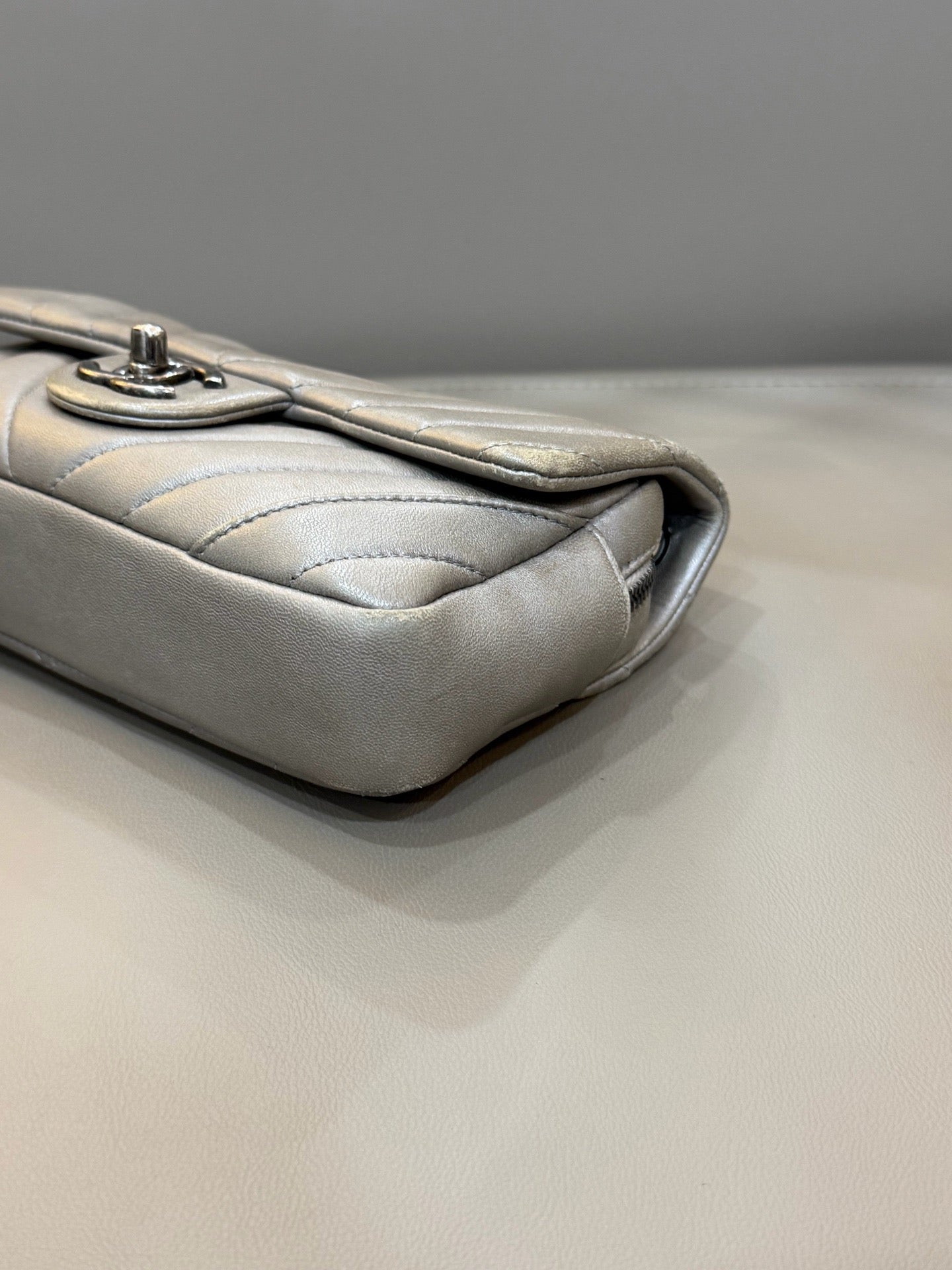 Chanel - Classic Flap - Leather - Silver - (mini)