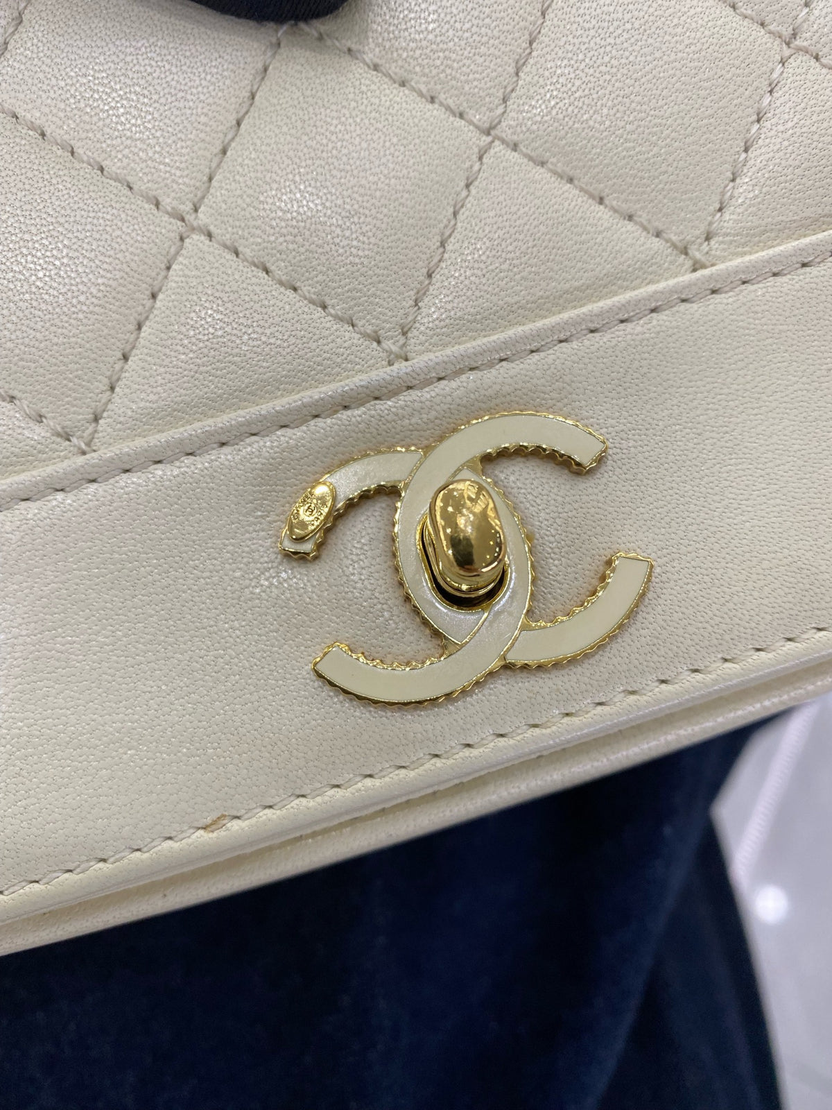 Chanel - Classic Flap - Leather - White
